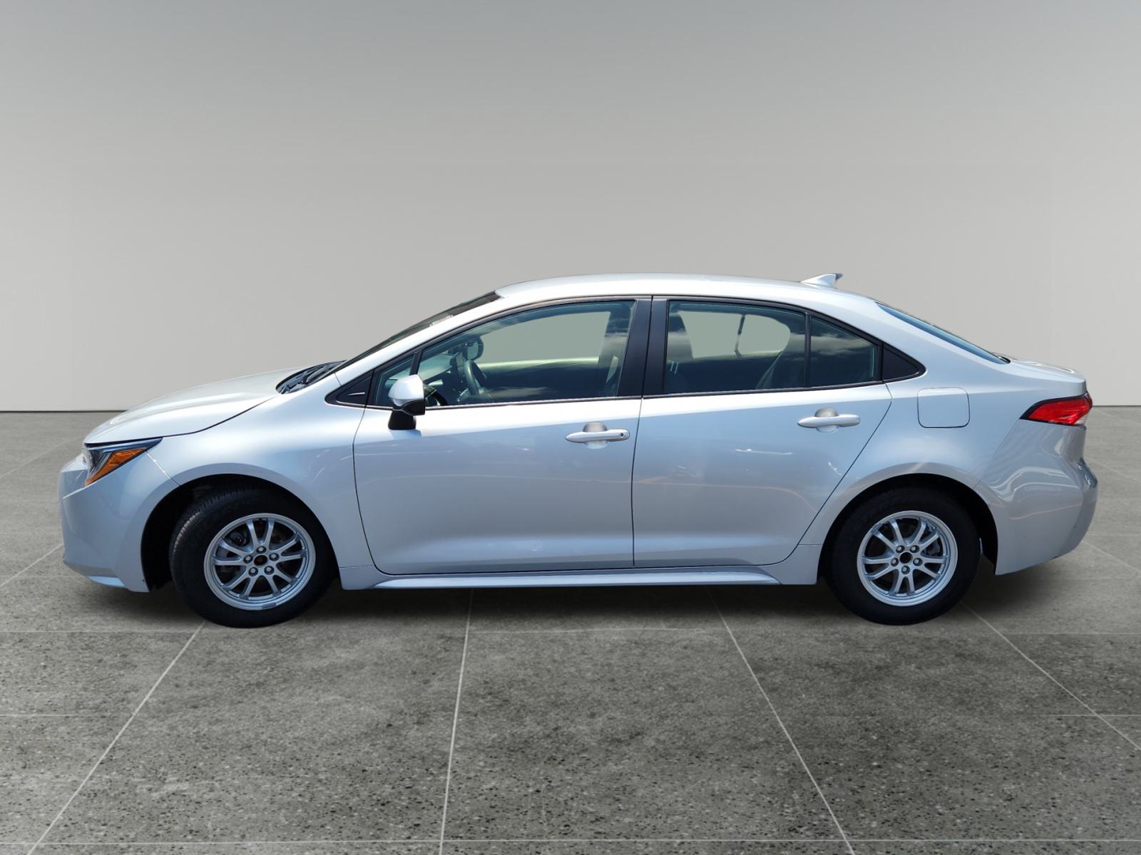 2022 Toyota Corolla Hybrid LE 4