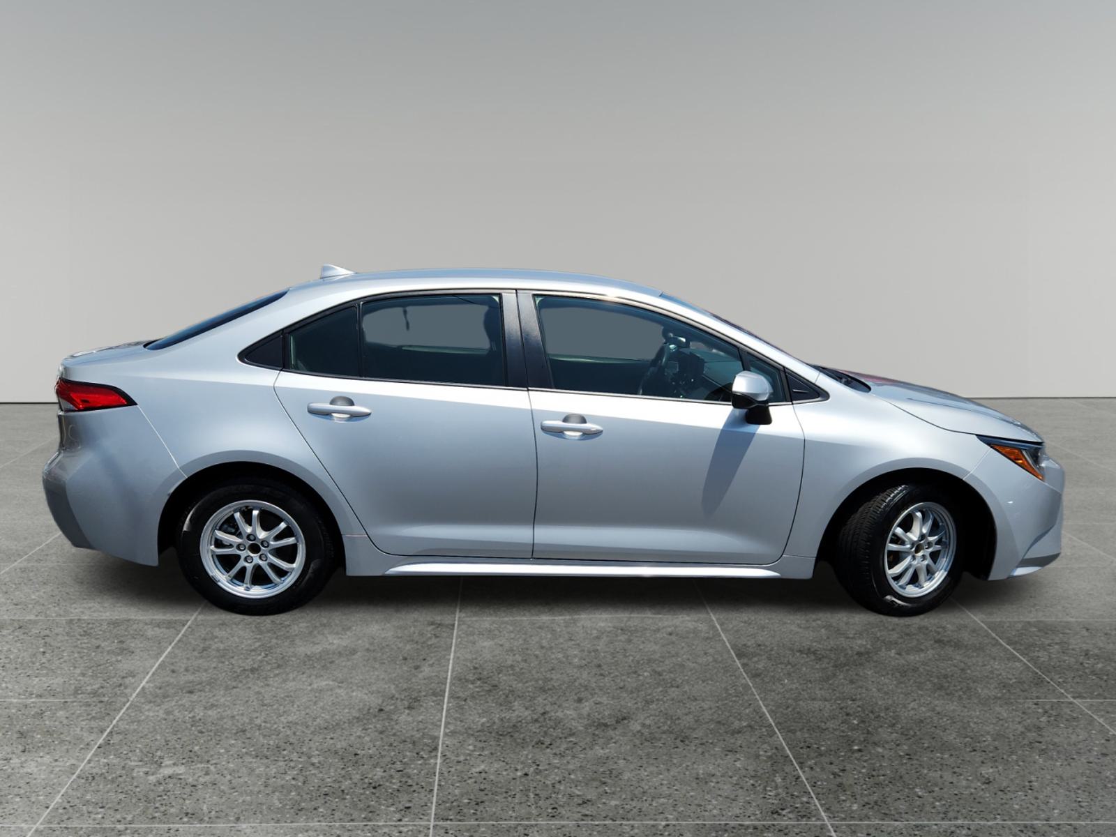 2022 Toyota Corolla Hybrid LE 8