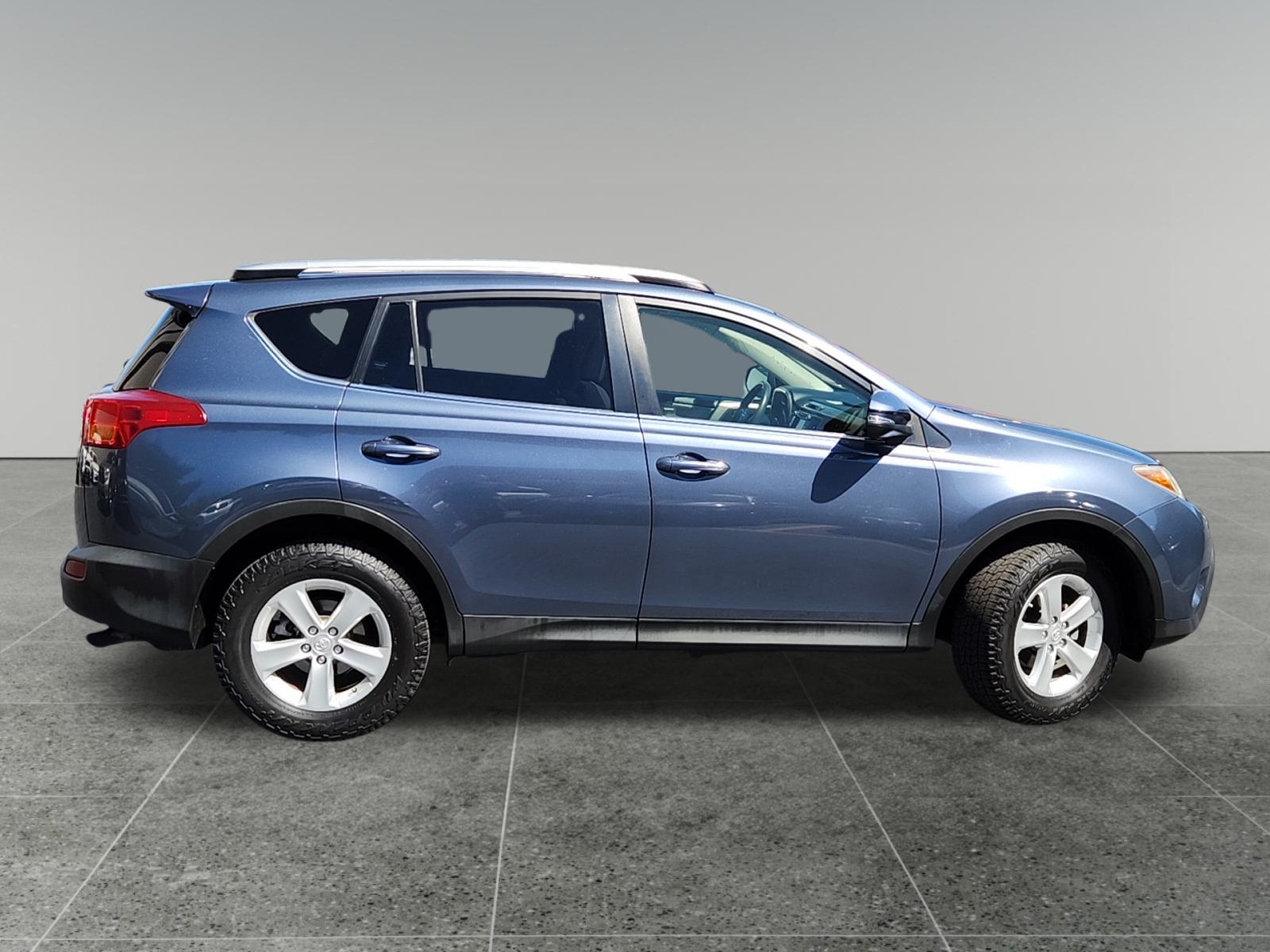 2014 Toyota RAV4 XLE 8