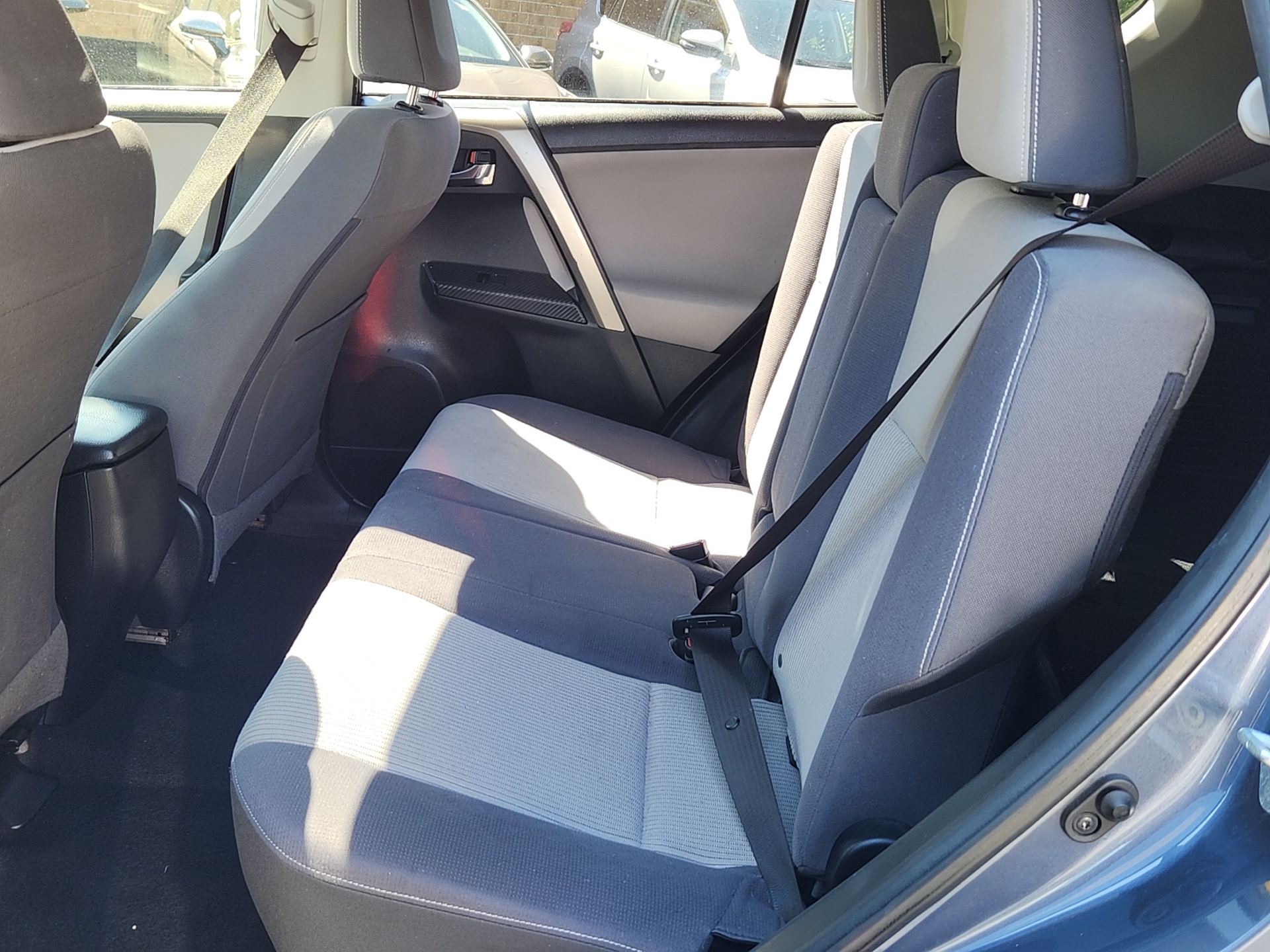 2014 Toyota RAV4 XLE 24