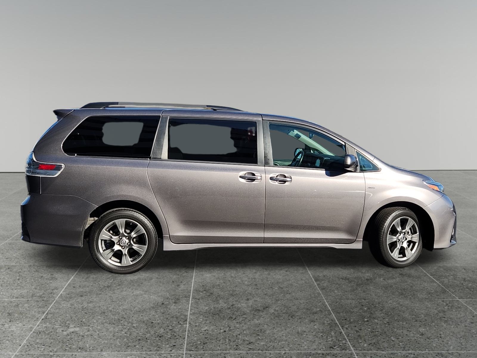 2019 Toyota Sienna SE Premium 8