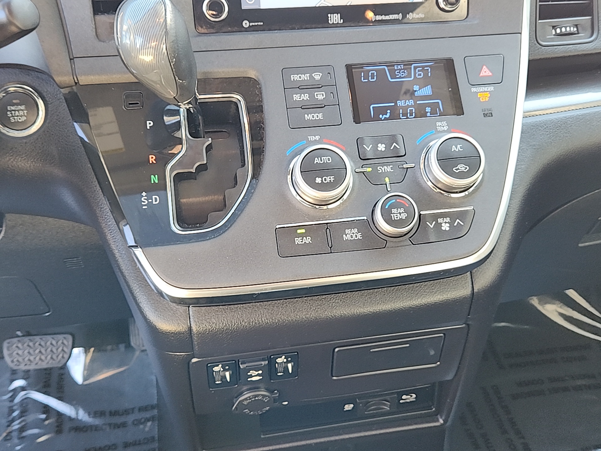 2019 Toyota Sienna SE Premium 16