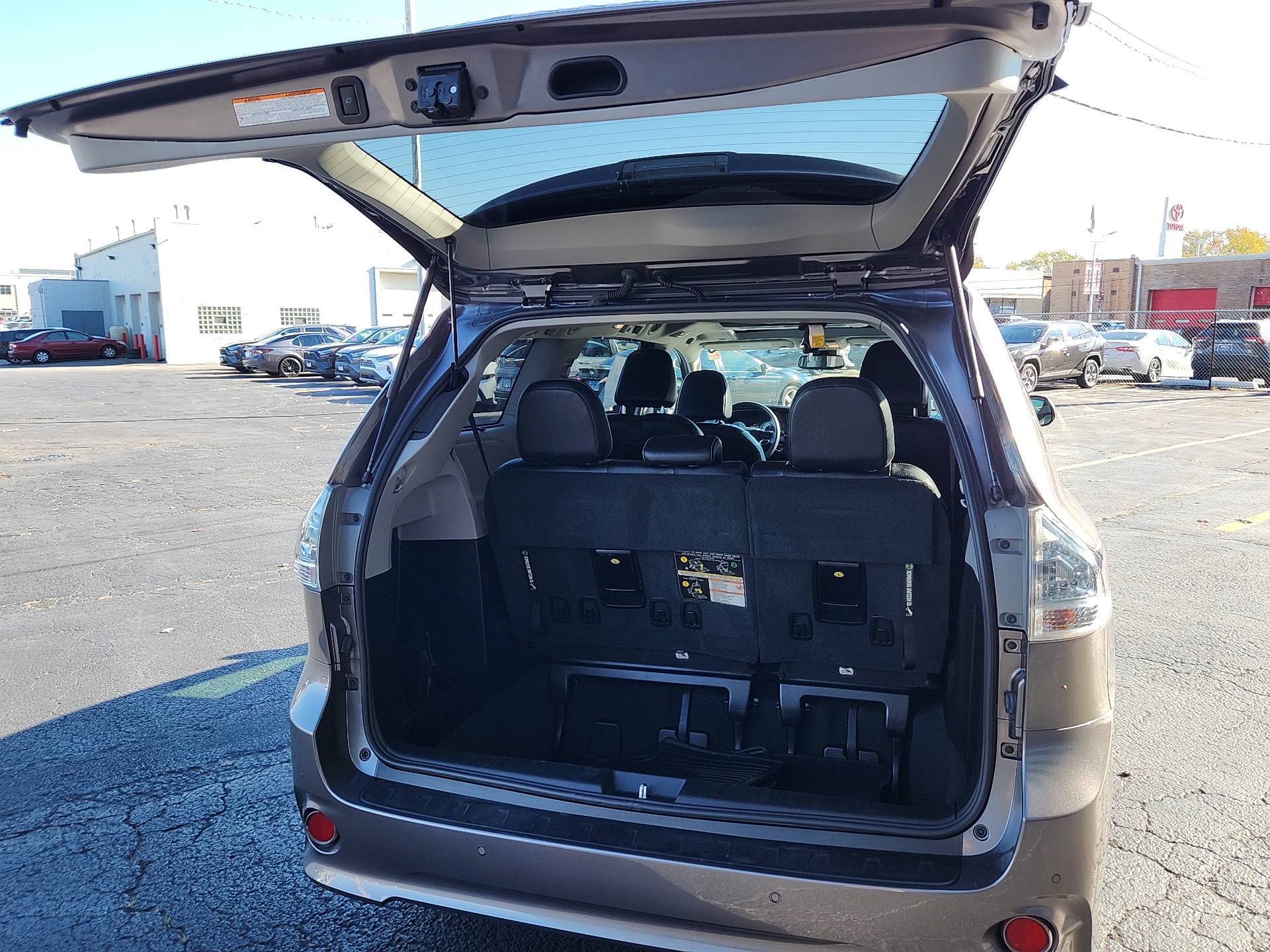 2019 Toyota Sienna SE Premium 27