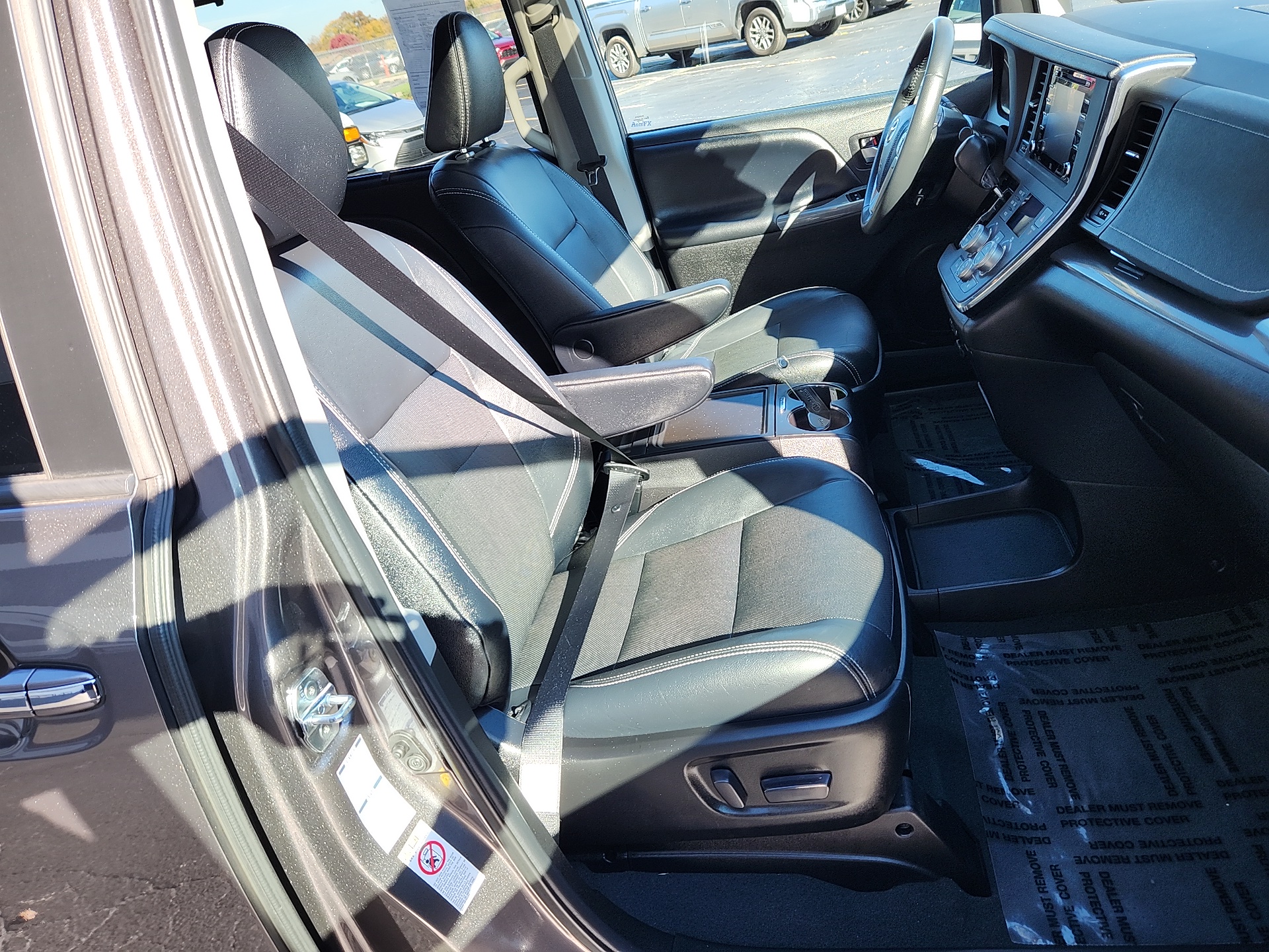 2019 Toyota Sienna SE Premium 33