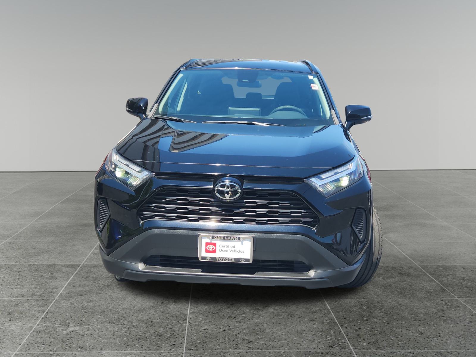 2022 Toyota RAV4 XLE 2