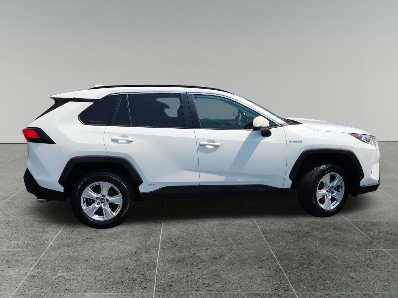 2021 Toyota RAV4 Hybrid XLE 8