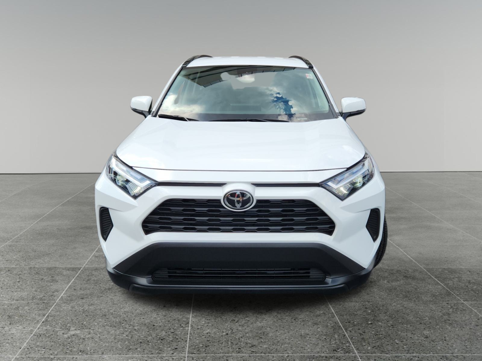 2023 Toyota RAV4 XLE 2