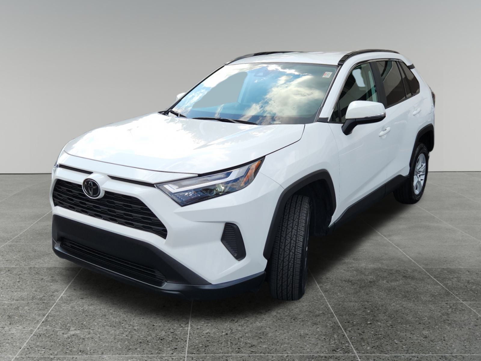 2023 Toyota RAV4 XLE 3