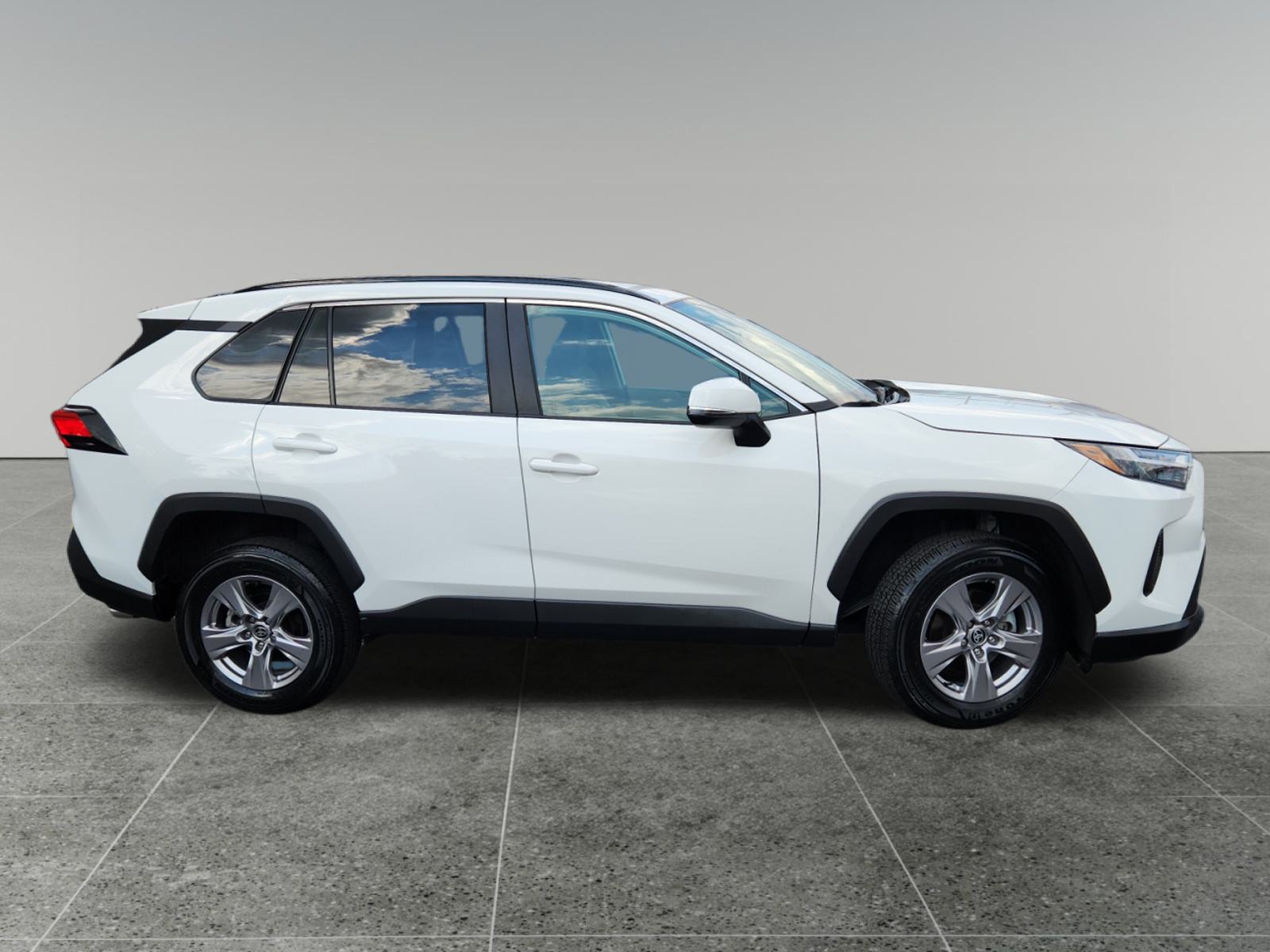 2023 Toyota RAV4 XLE 8