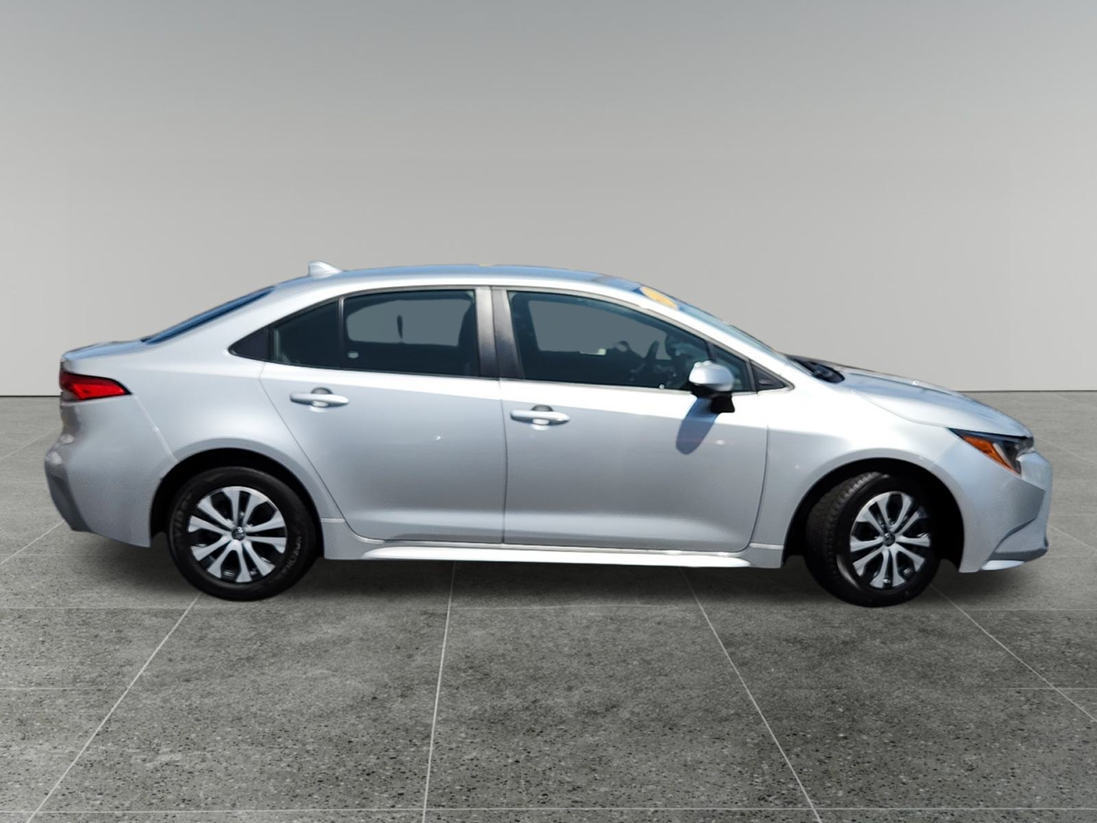 2022 Toyota Corolla Hybrid LE 8