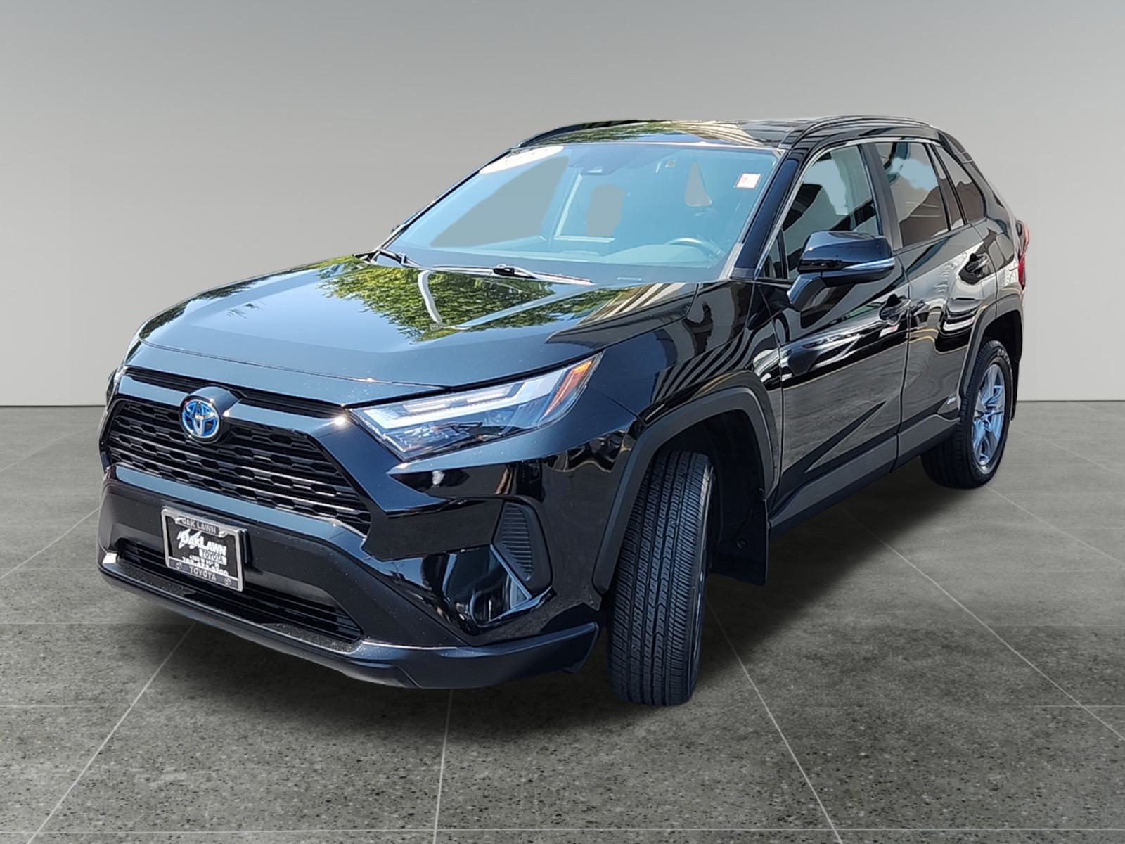 2022 Toyota RAV4 Hybrid XLE 3