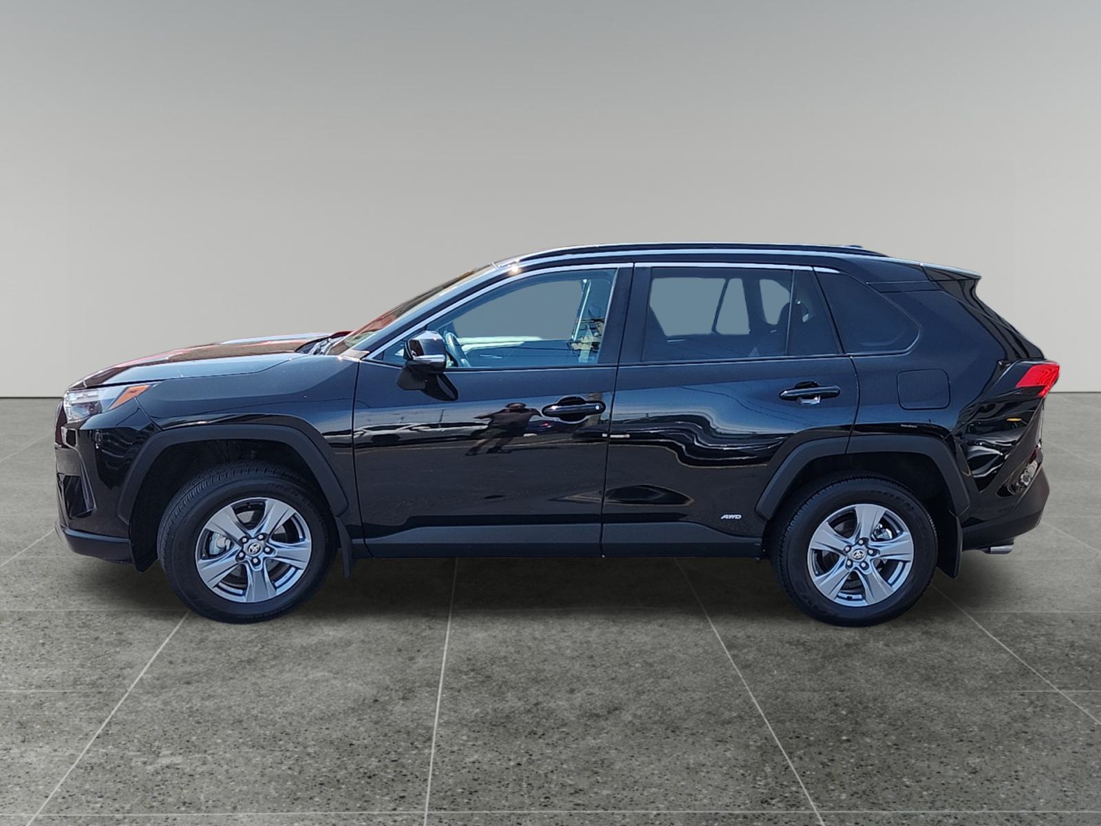 2022 Toyota RAV4 Hybrid XLE 4