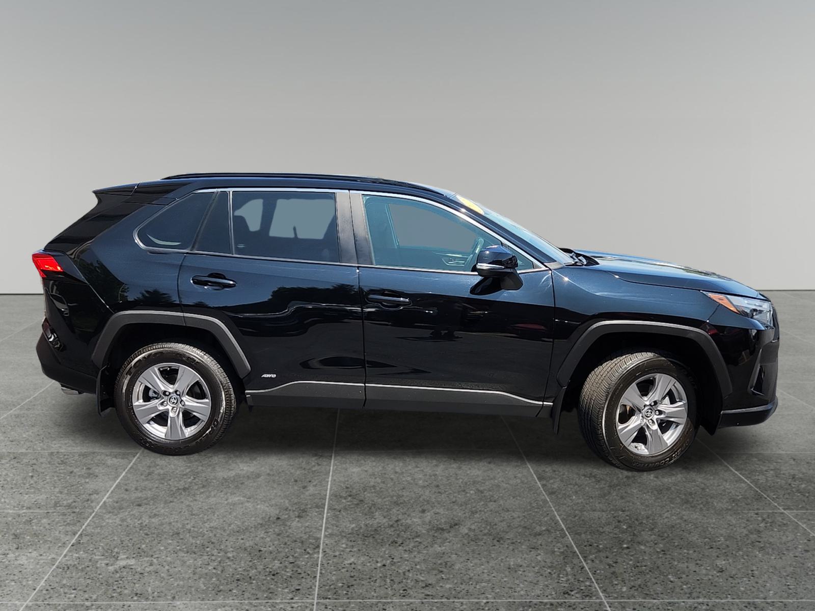 2022 Toyota RAV4 Hybrid XLE 8