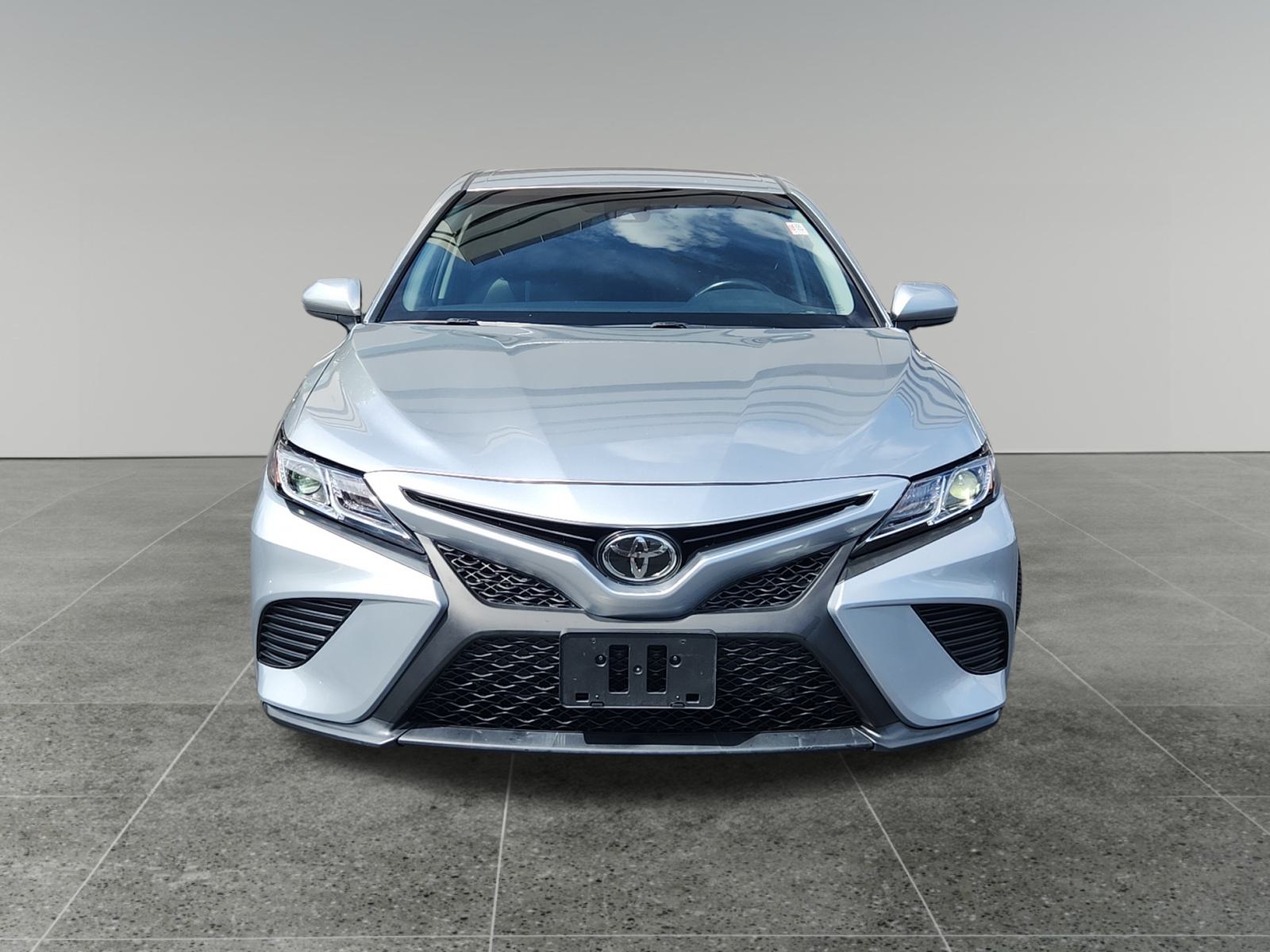 2018 Toyota Camry SE 2