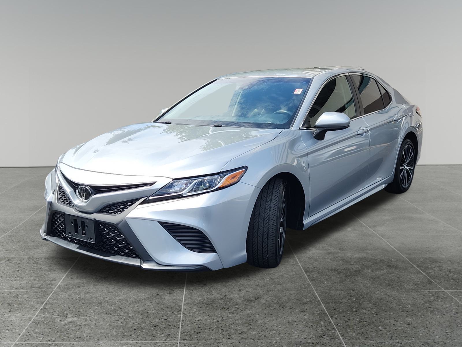 2018 Toyota Camry SE 3