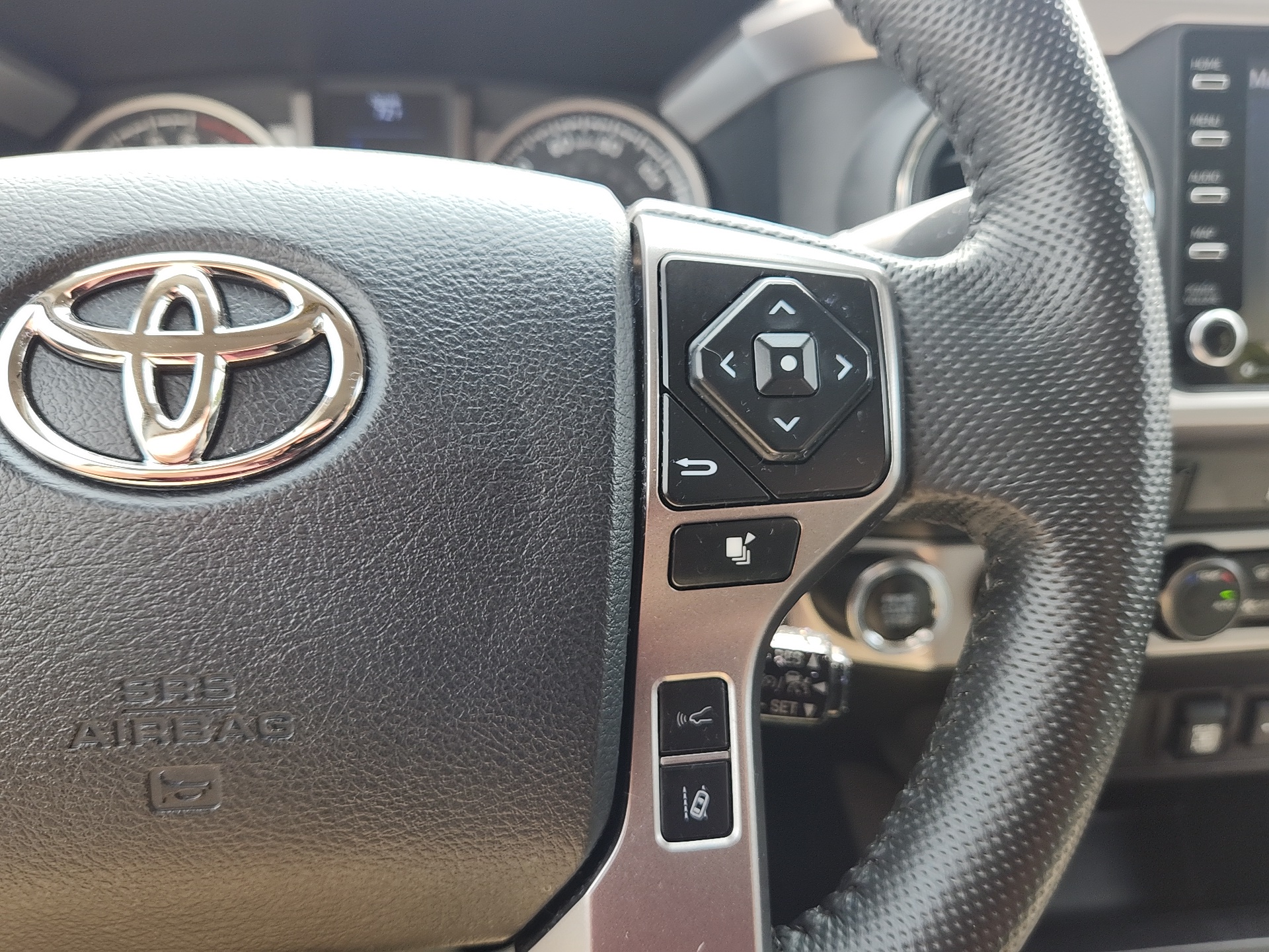 2023 Toyota Tacoma 4WD SR5 18