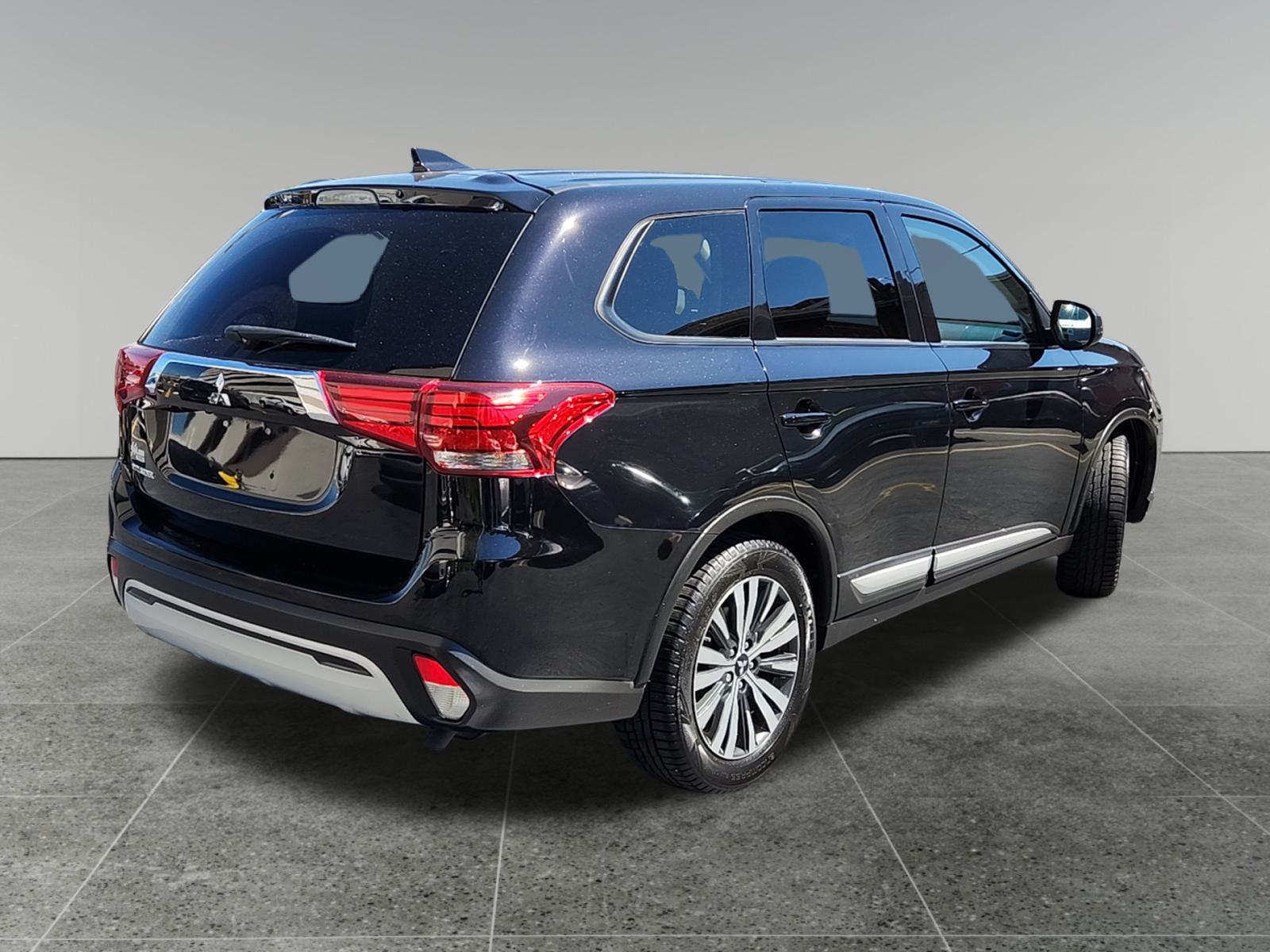 2020 Mitsubishi Outlander ES 7