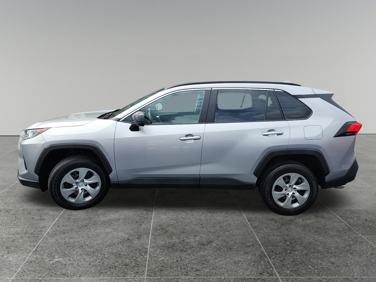 2021 Toyota RAV4 LE 4