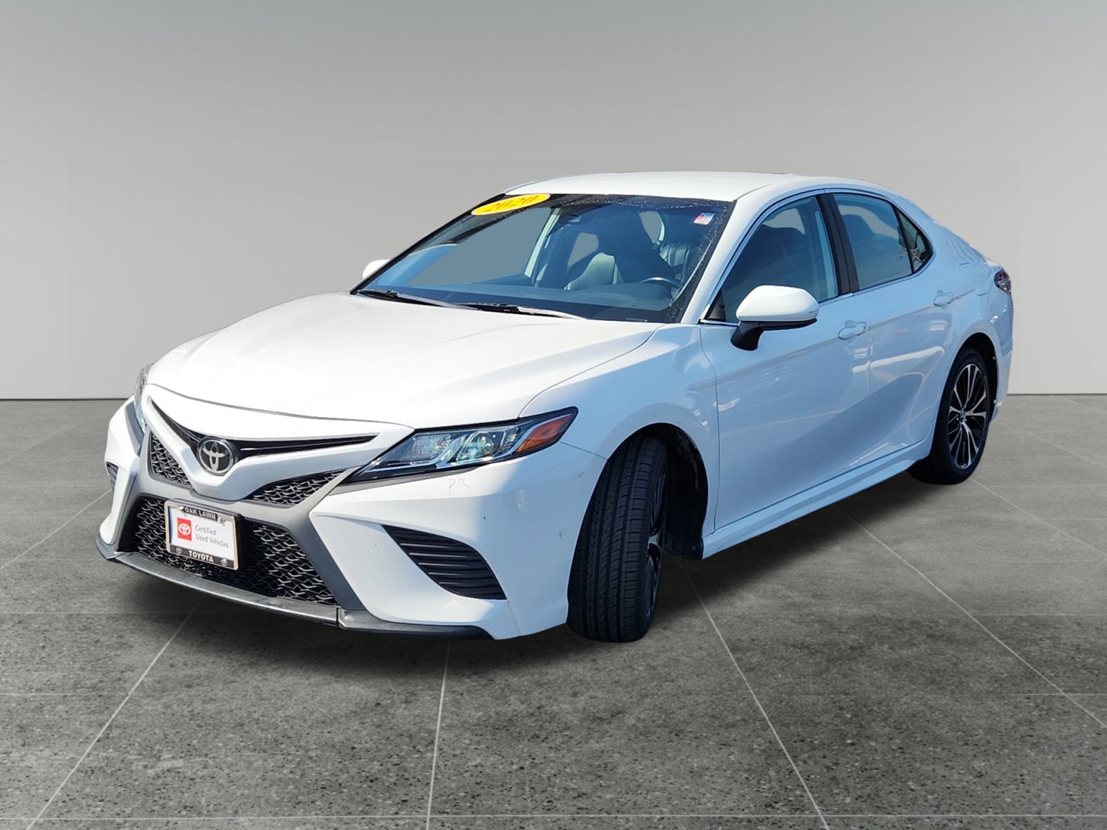 2020 Toyota Camry SE 3