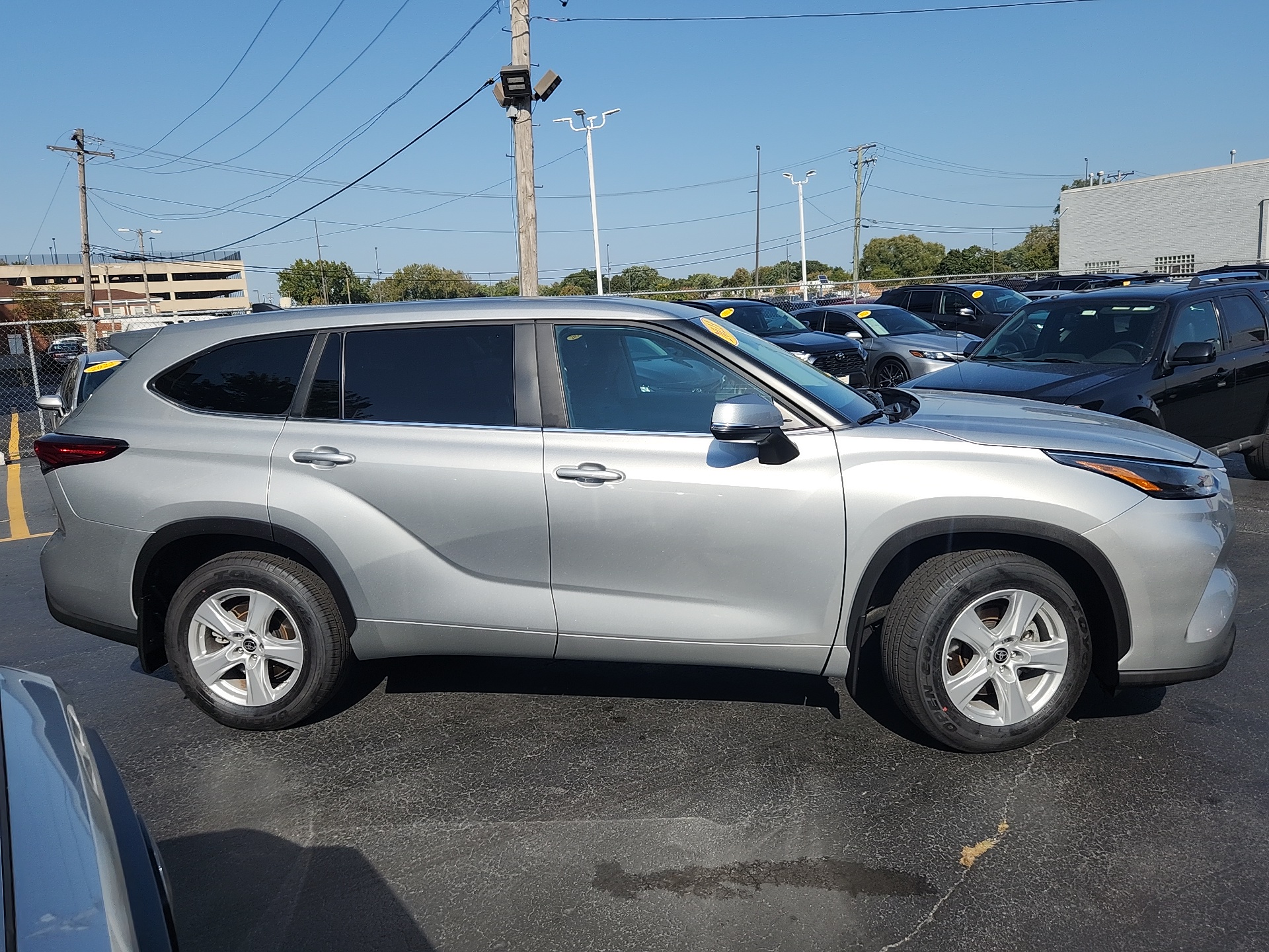 2023 Toyota Highlander LE 8