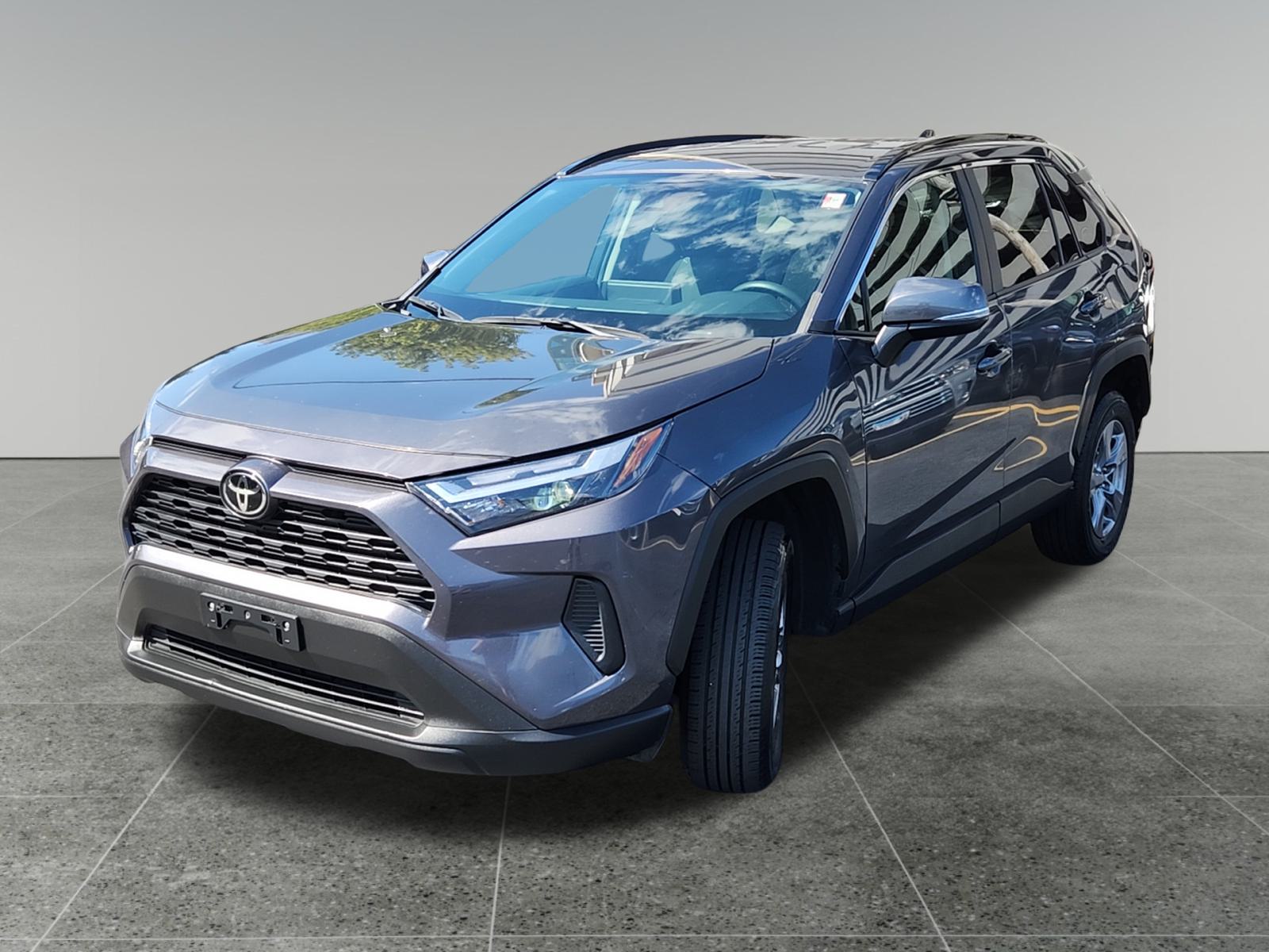 2022 Toyota RAV4 XLE 3