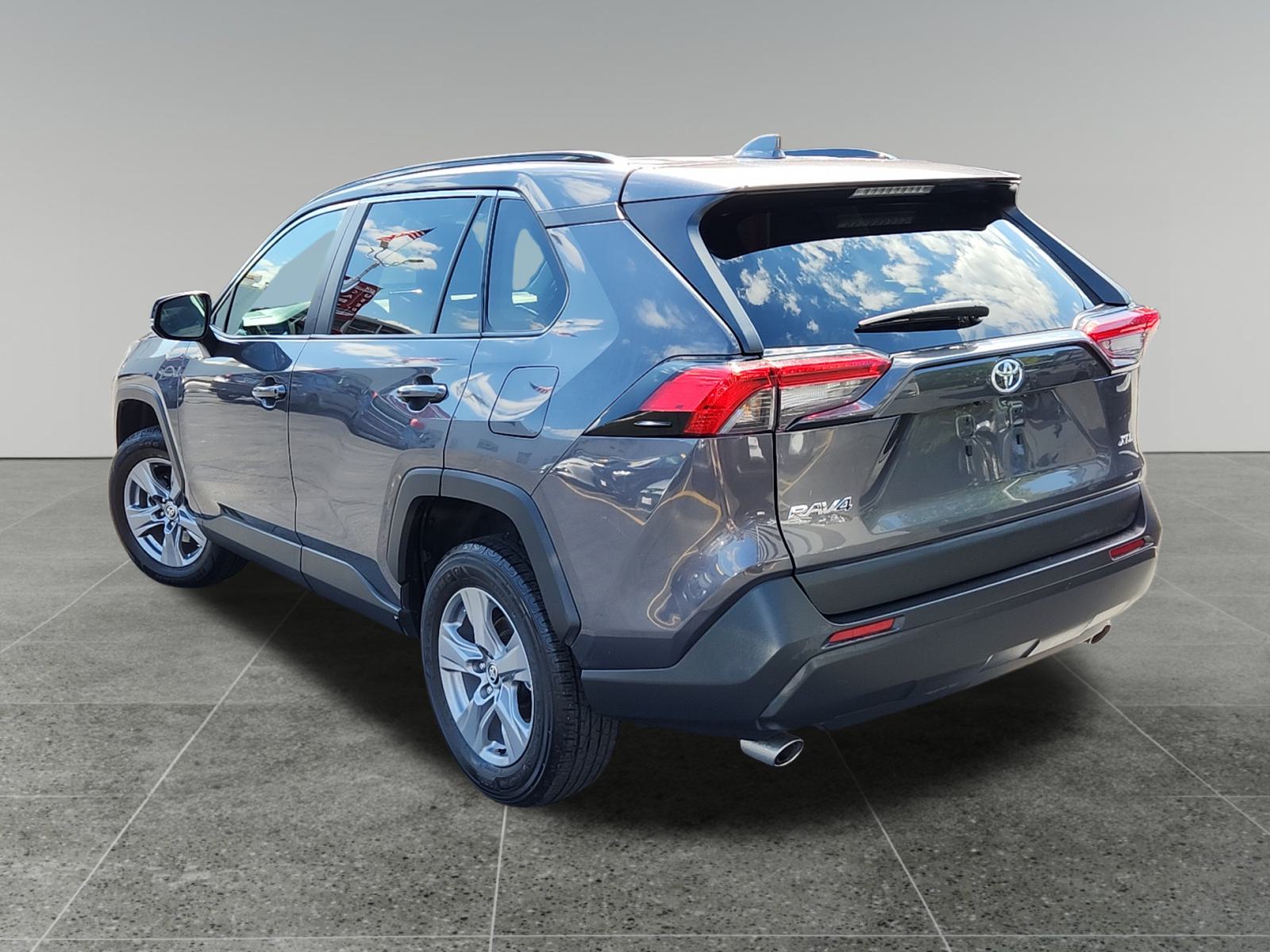 2022 Toyota RAV4 XLE 5