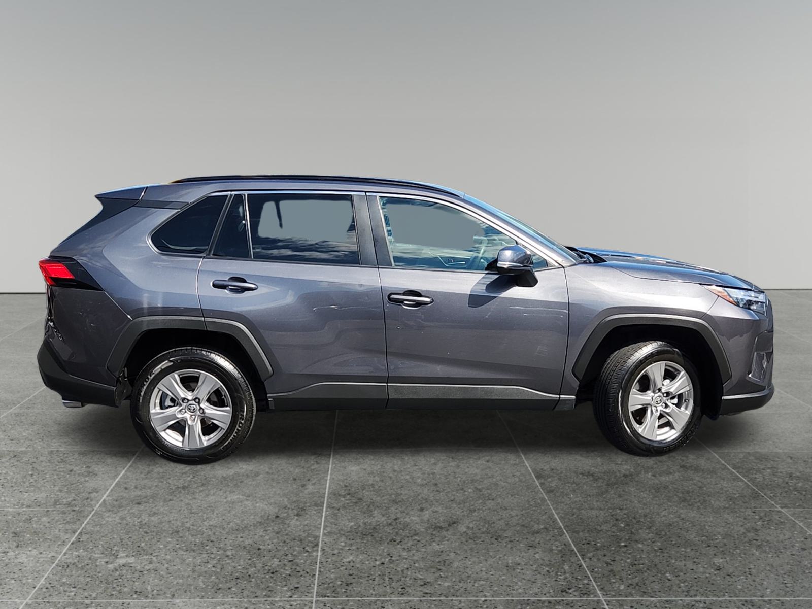 2022 Toyota RAV4 XLE 8