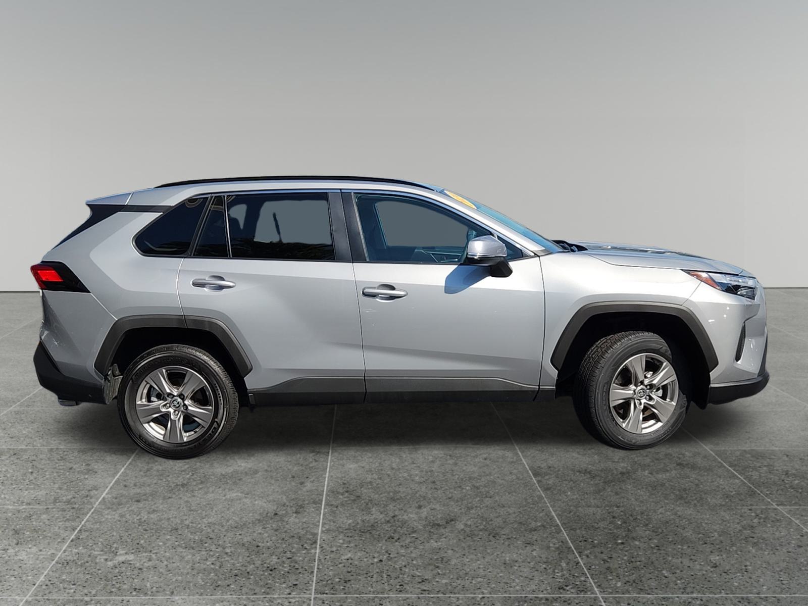 2024 Toyota RAV4 XLE 8