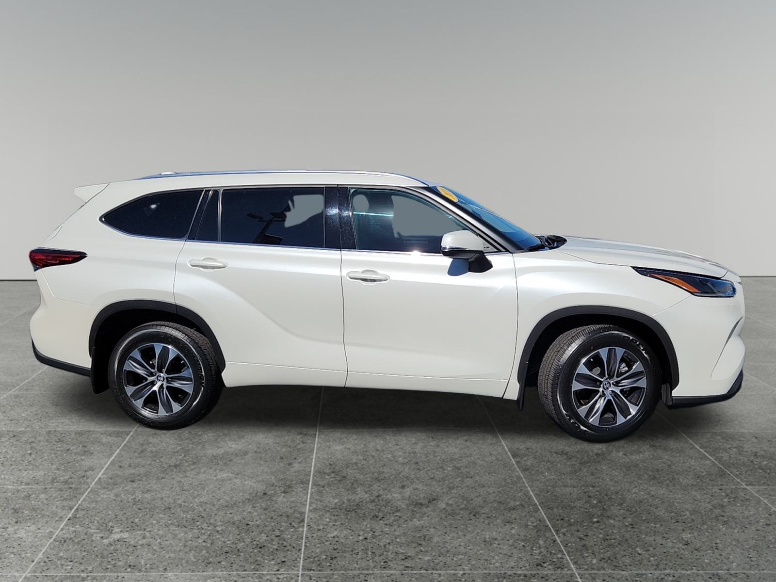 2021 Toyota Highlander XLE 8