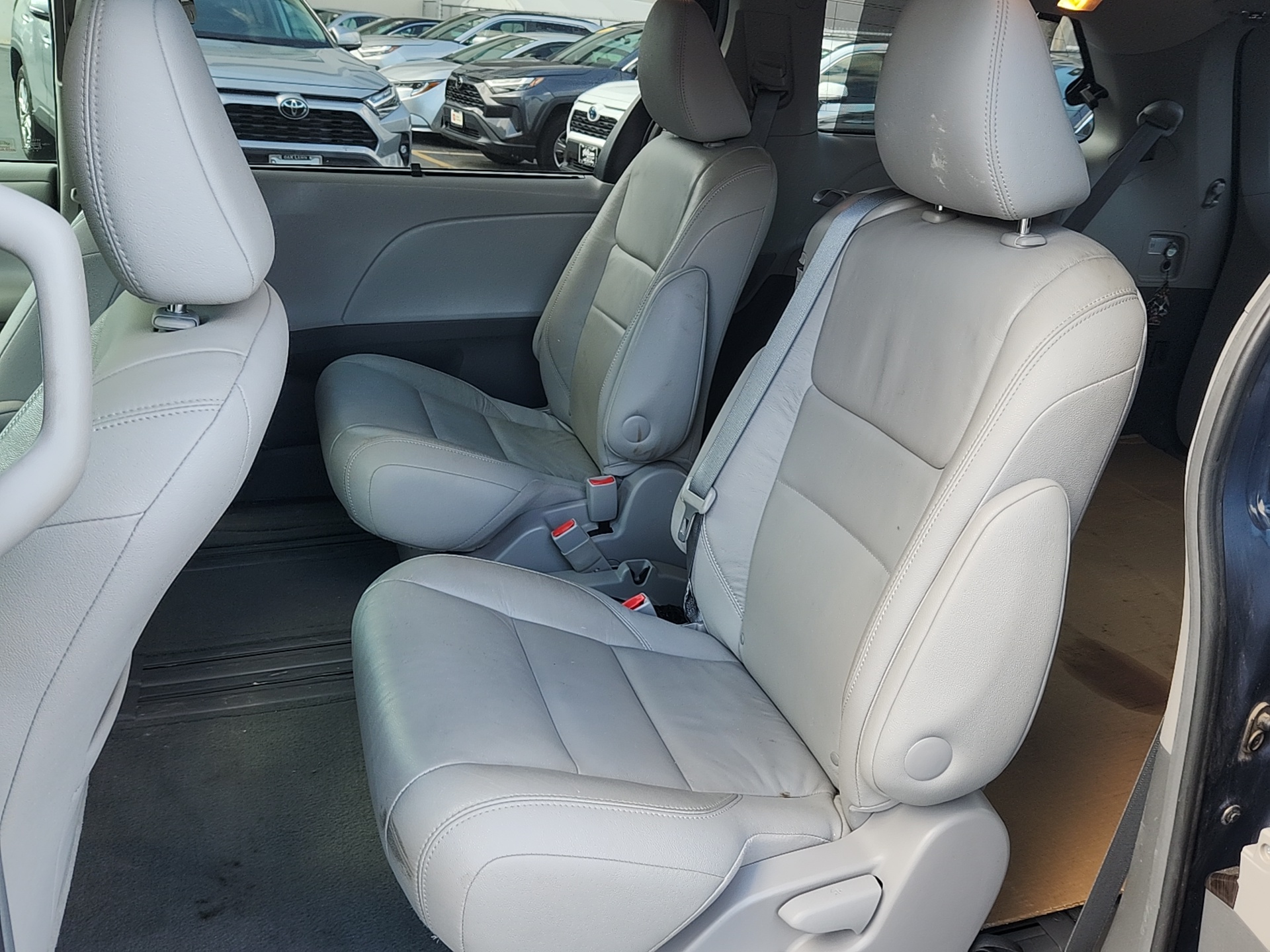 2017 Toyota Sienna Limited 26