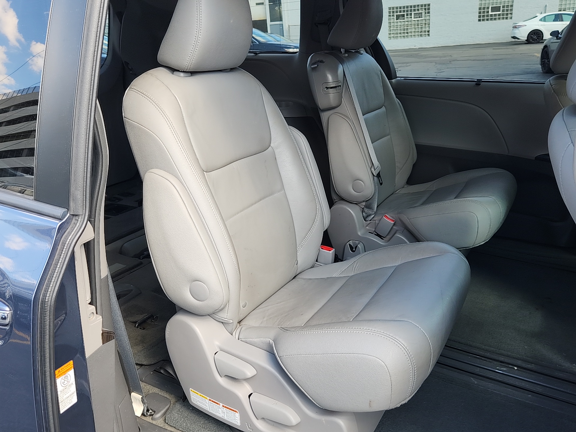 2017 Toyota Sienna Limited 32