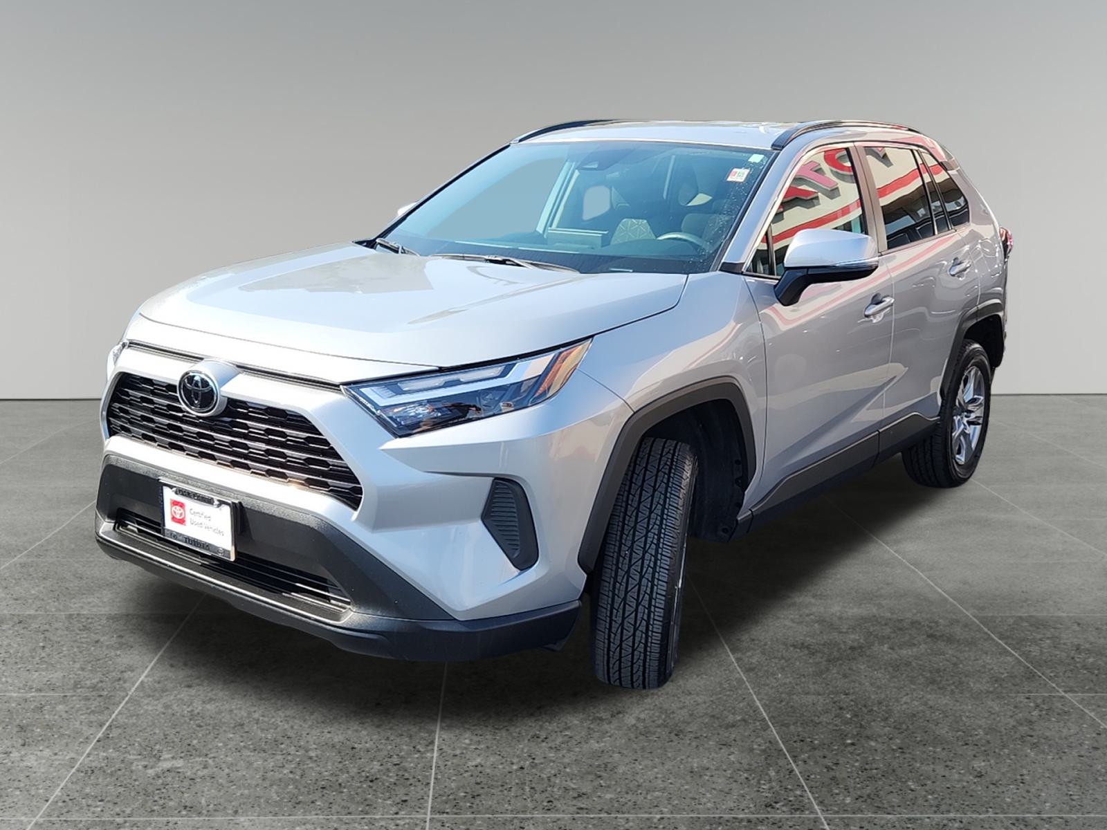 2024 Toyota RAV4 XLE 3