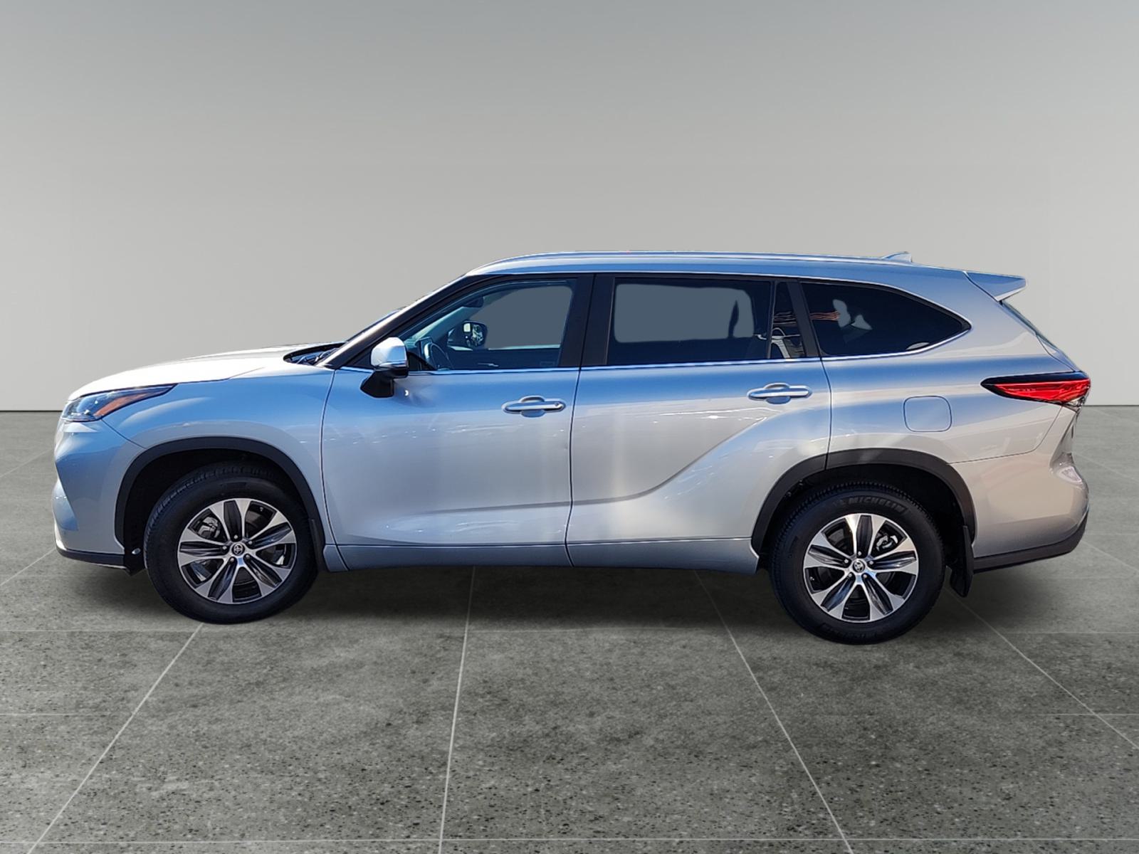 2023 Toyota Highlander XLE 4