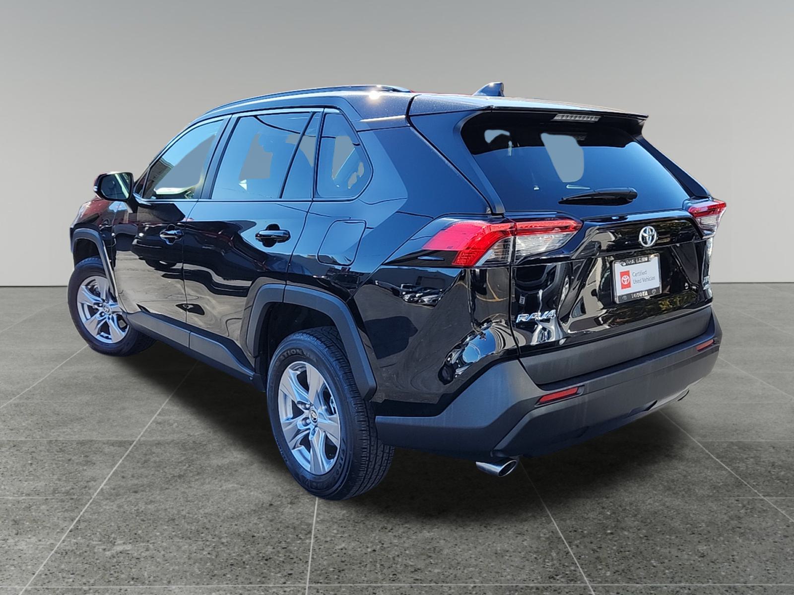 2022 Toyota RAV4 XLE 5