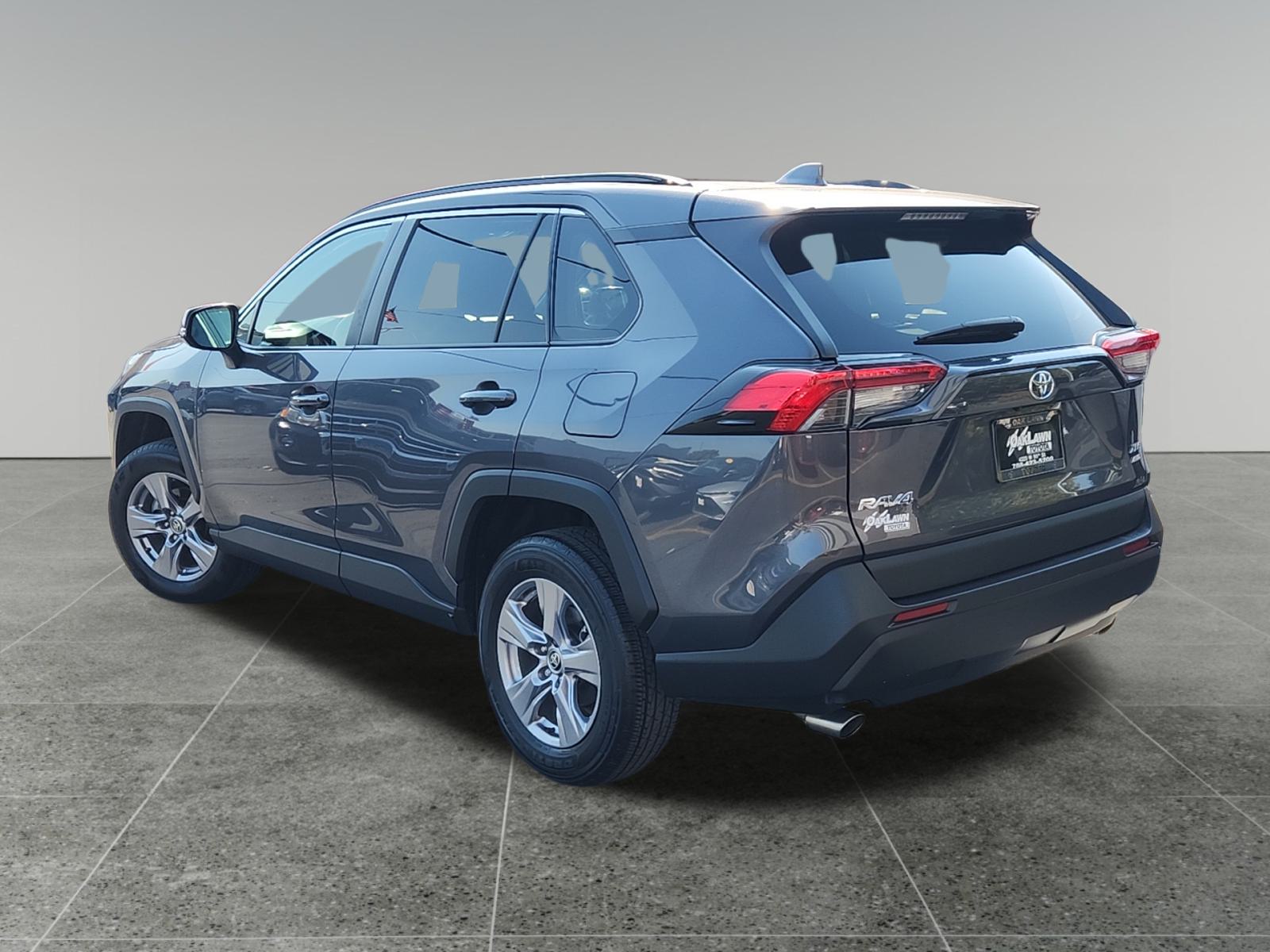 2022 Toyota RAV4 XLE 5