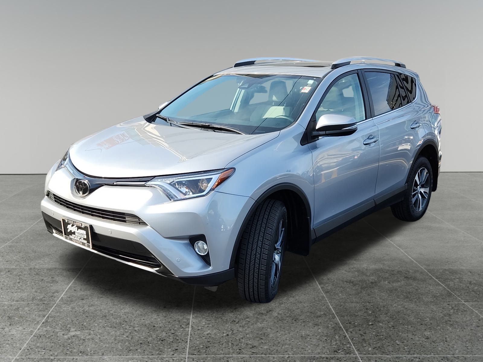 2016 Toyota RAV4 XLE 3