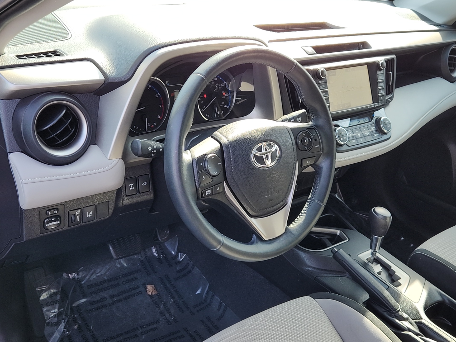 2016 Toyota RAV4 XLE 11