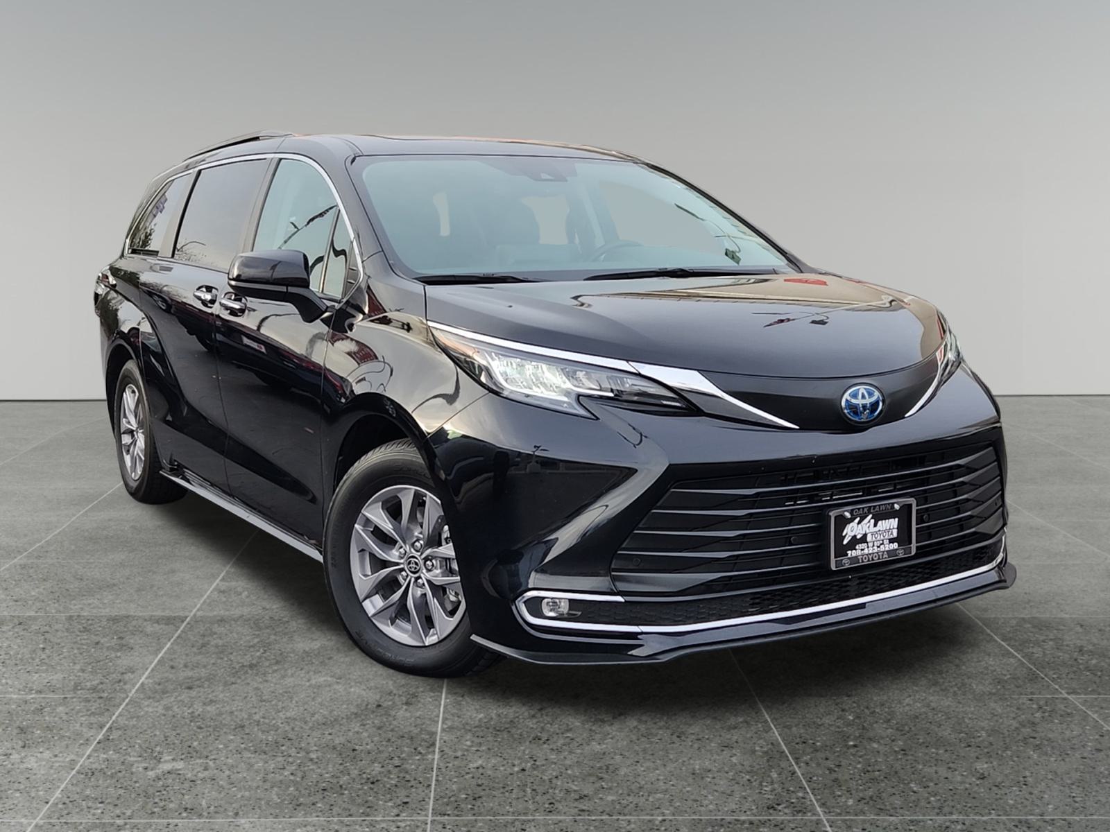 2023 Toyota Sienna XLE 1