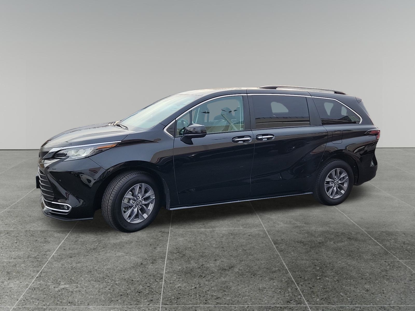 2023 Toyota Sienna XLE 4