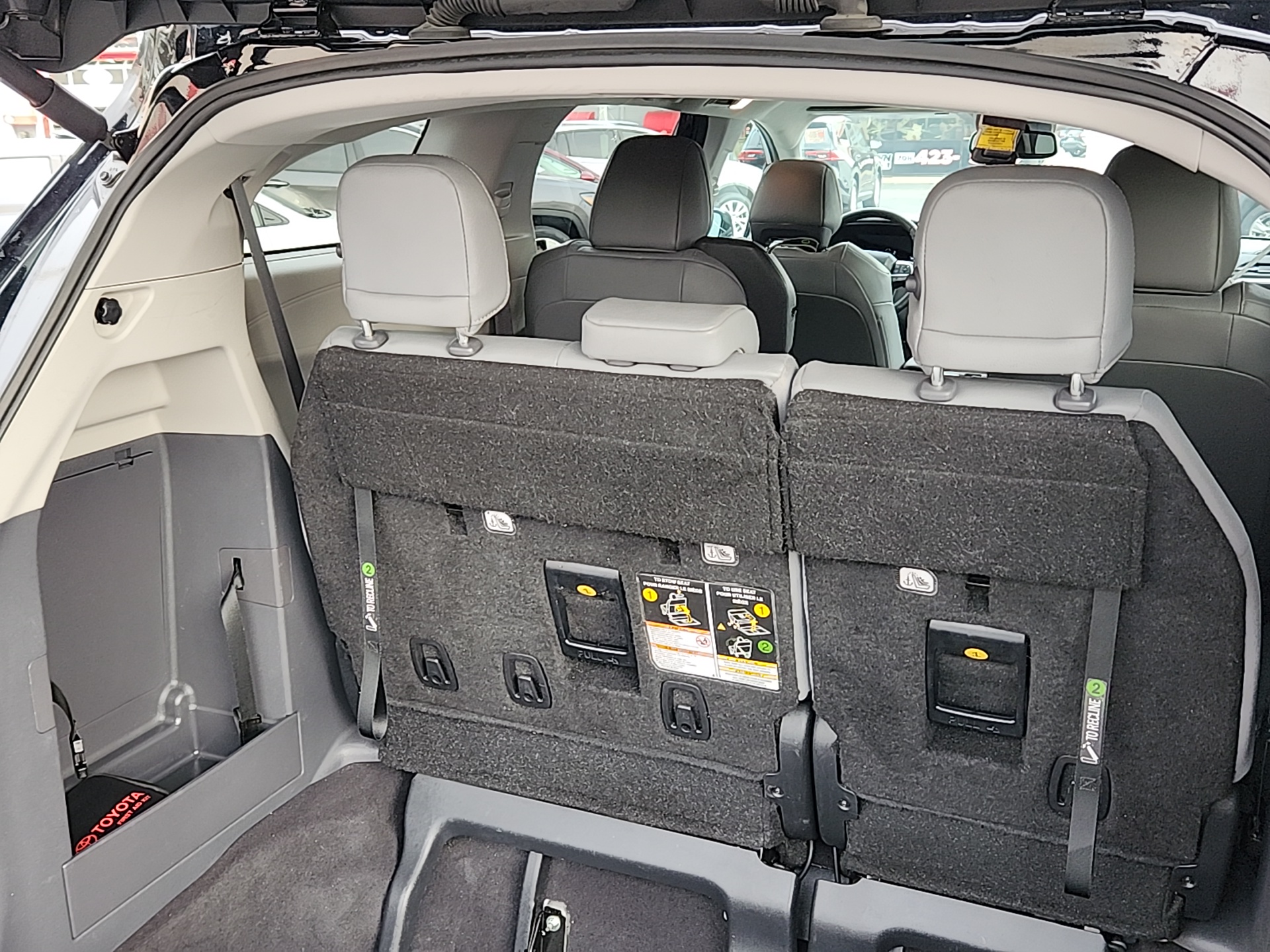 2023 Toyota Sienna XLE 28