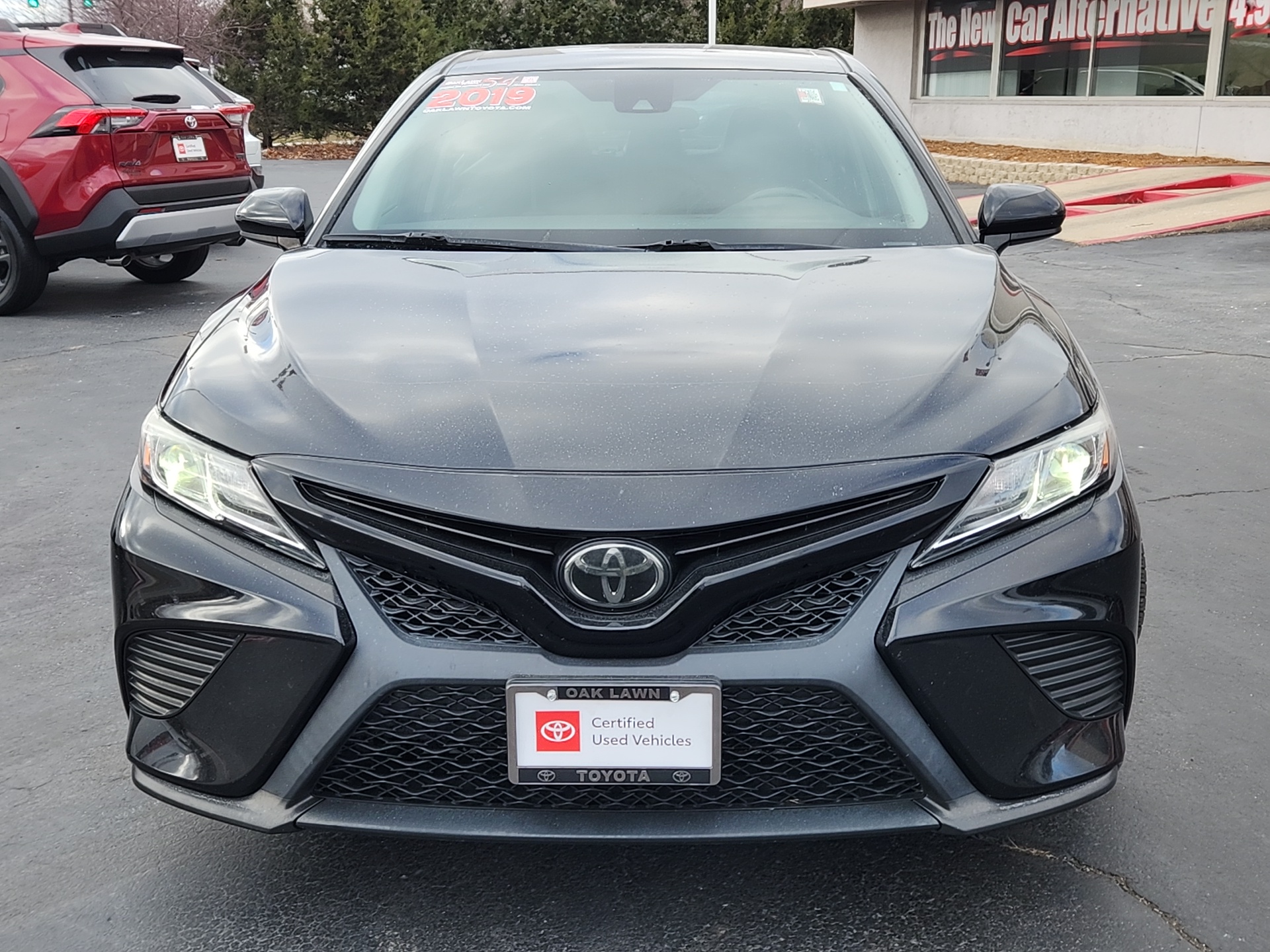 2019 Toyota Camry SE 2