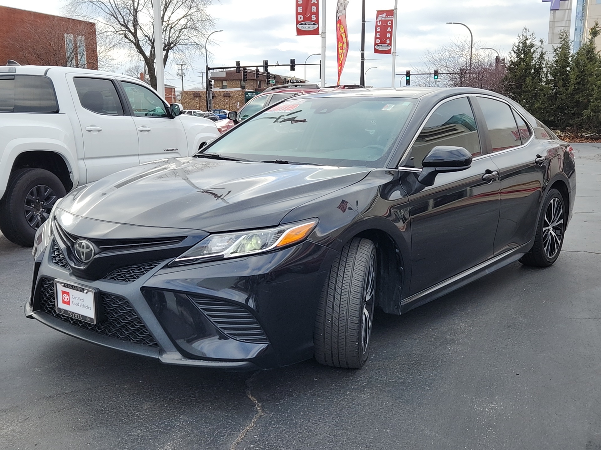 2019 Toyota Camry SE 3