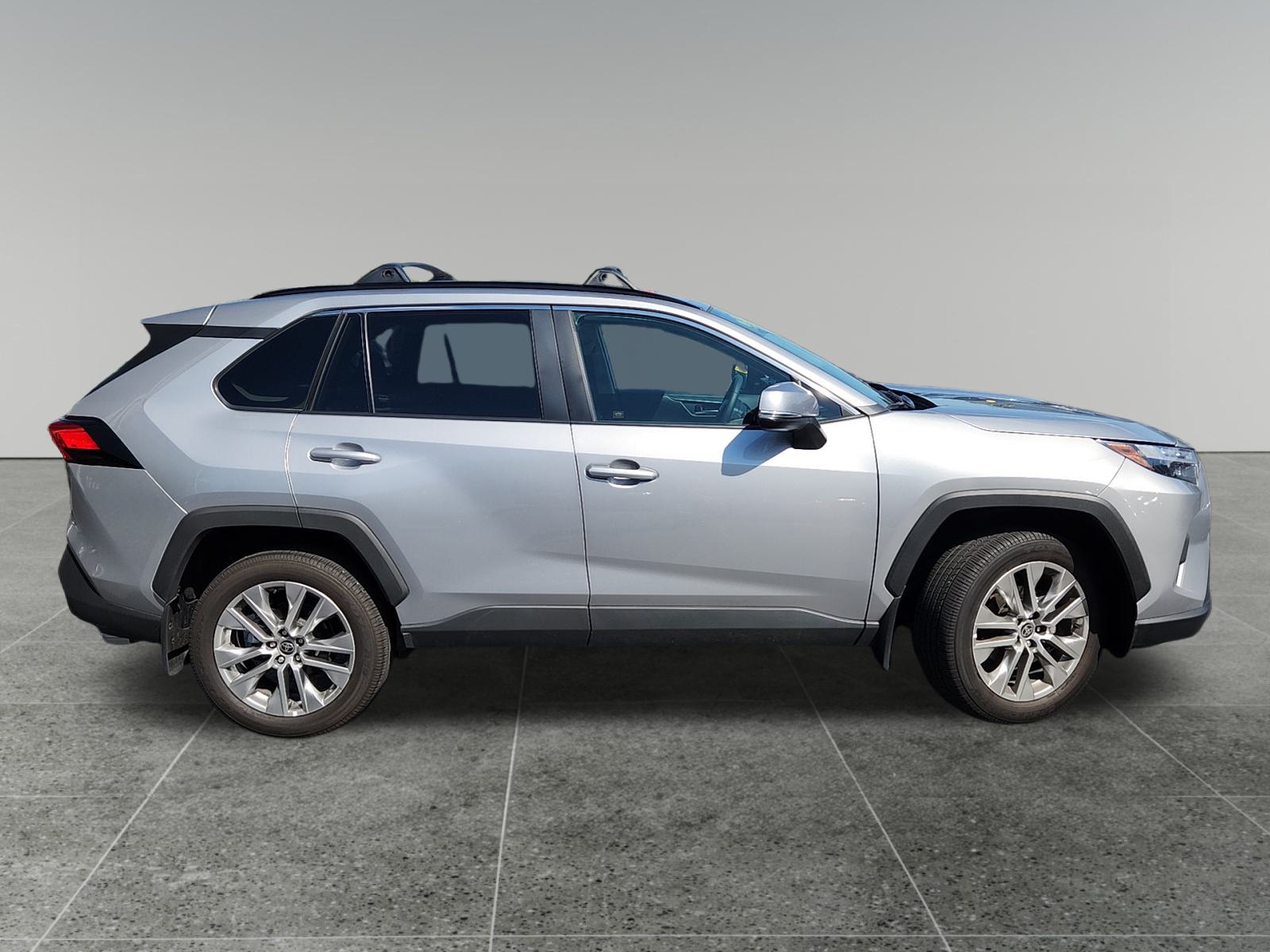 2023 Toyota RAV4 XLE Premium 8