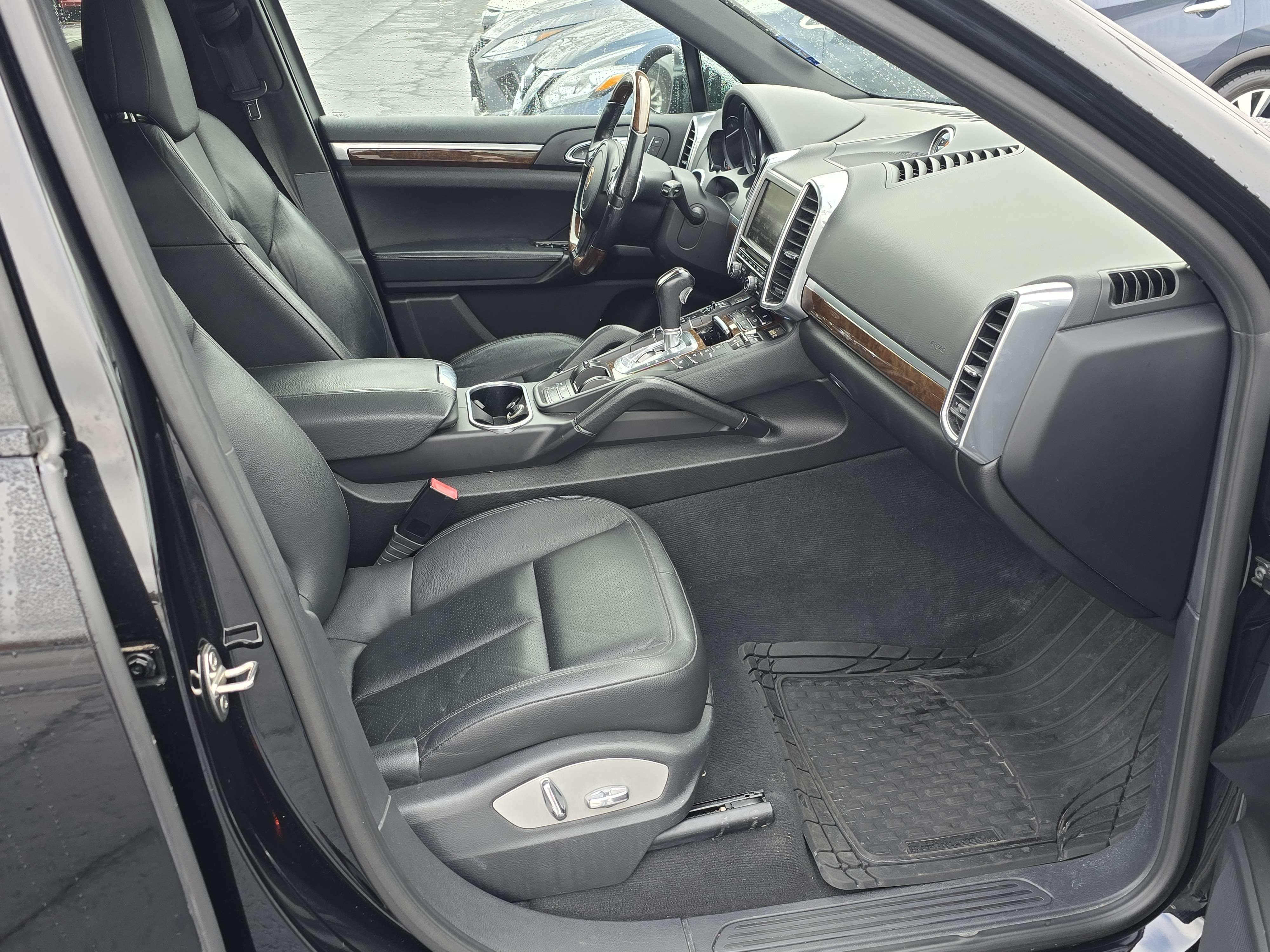 2013 Porsche Cayenne Base 26