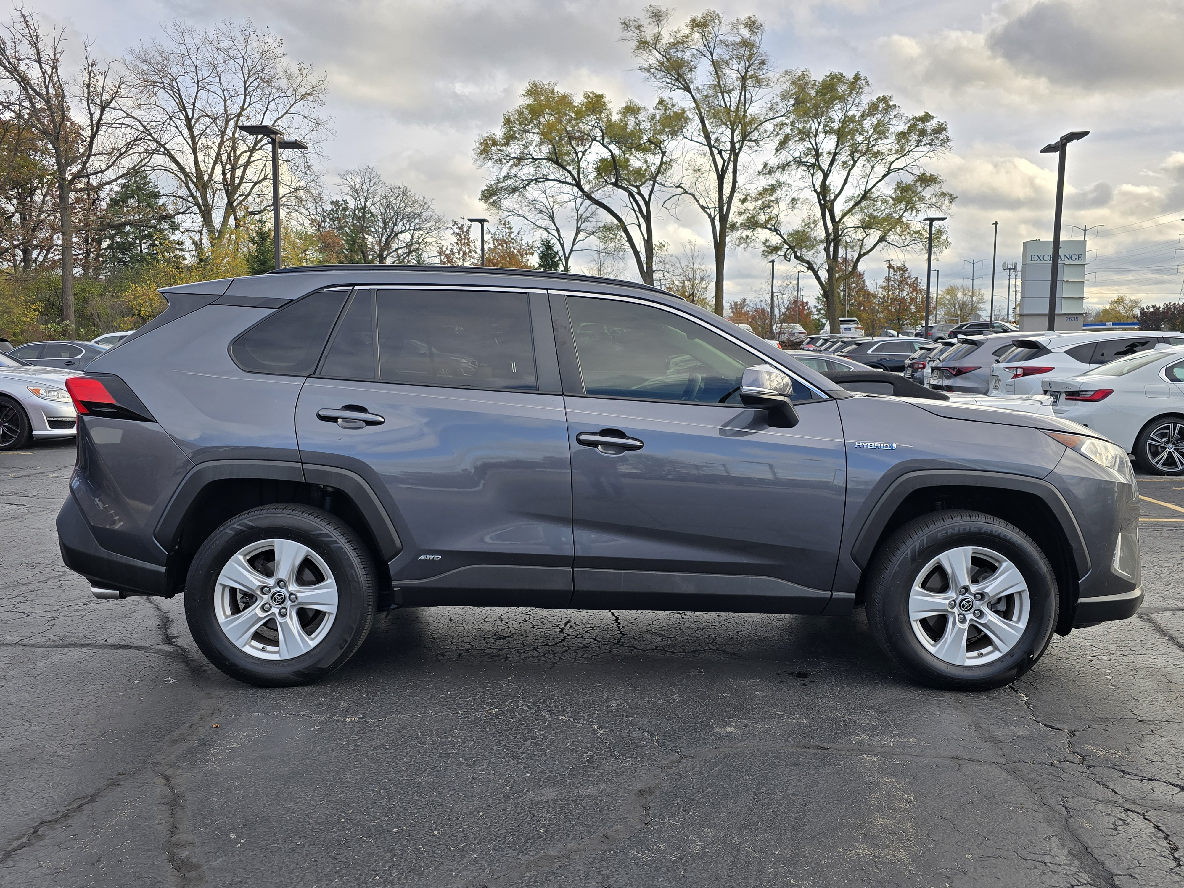 2019 Toyota RAV4 Hybrid XLE 25