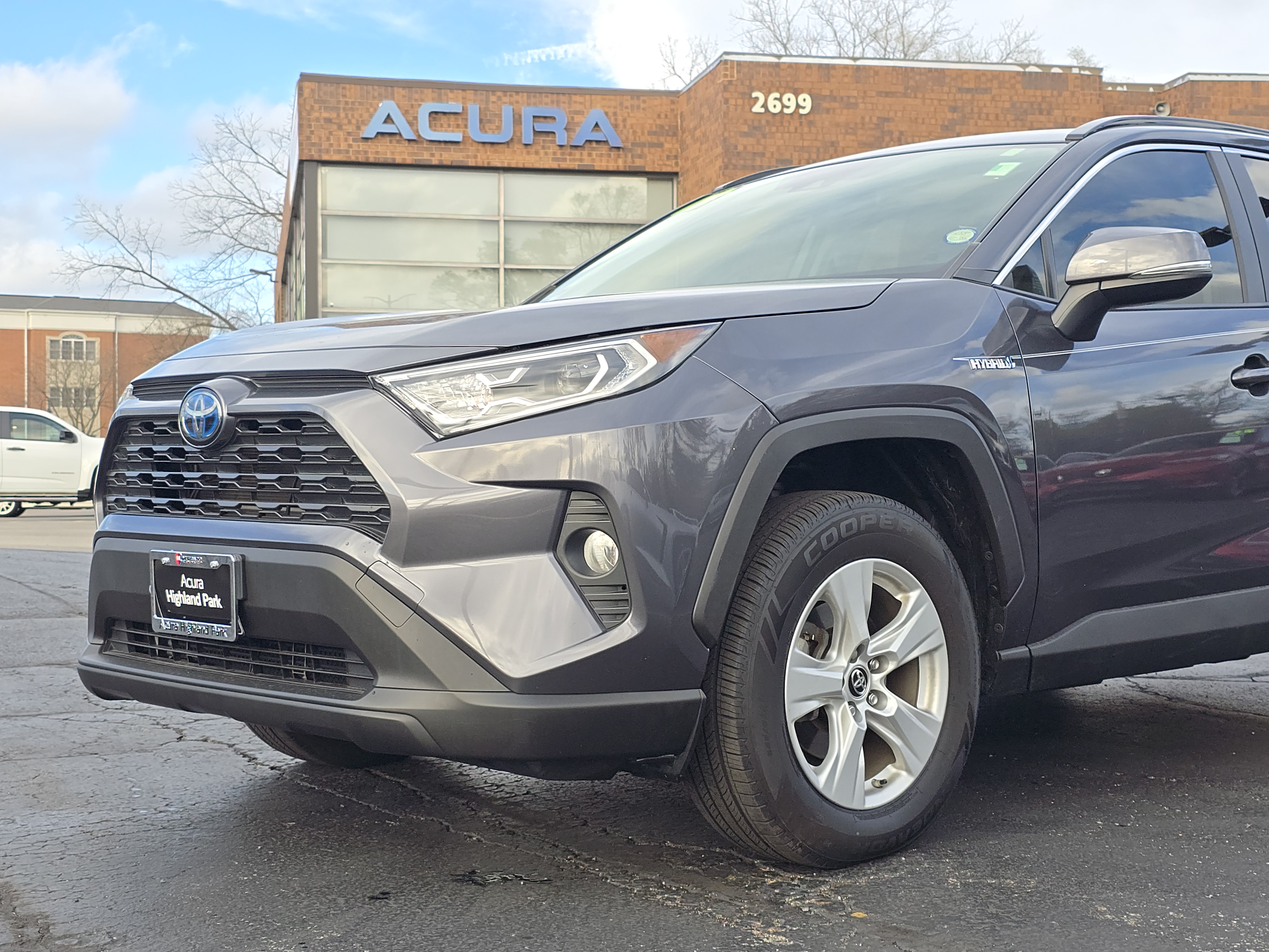 2019 Toyota RAV4 Hybrid XLE 27