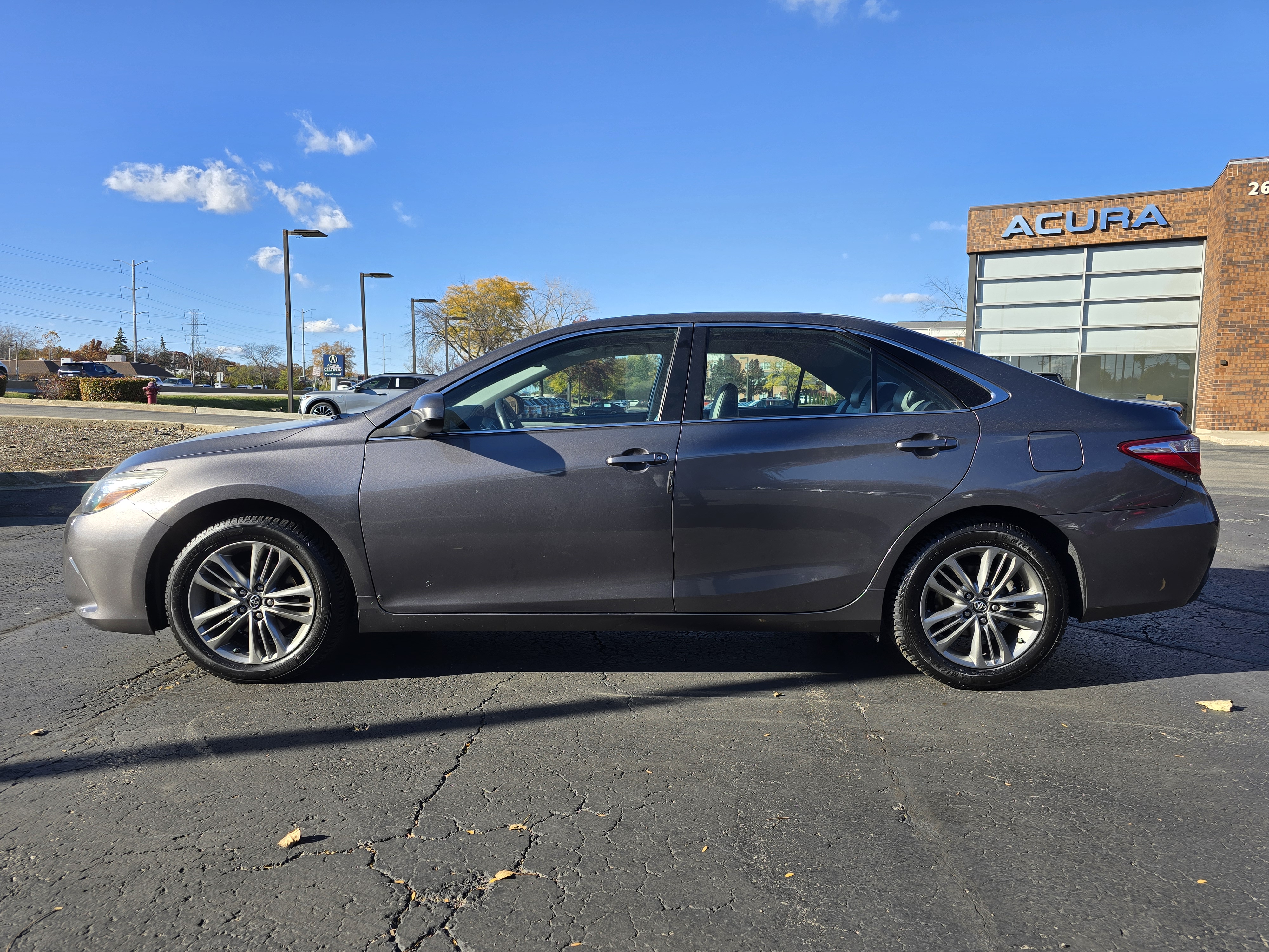 2017 Toyota Camry SE 3