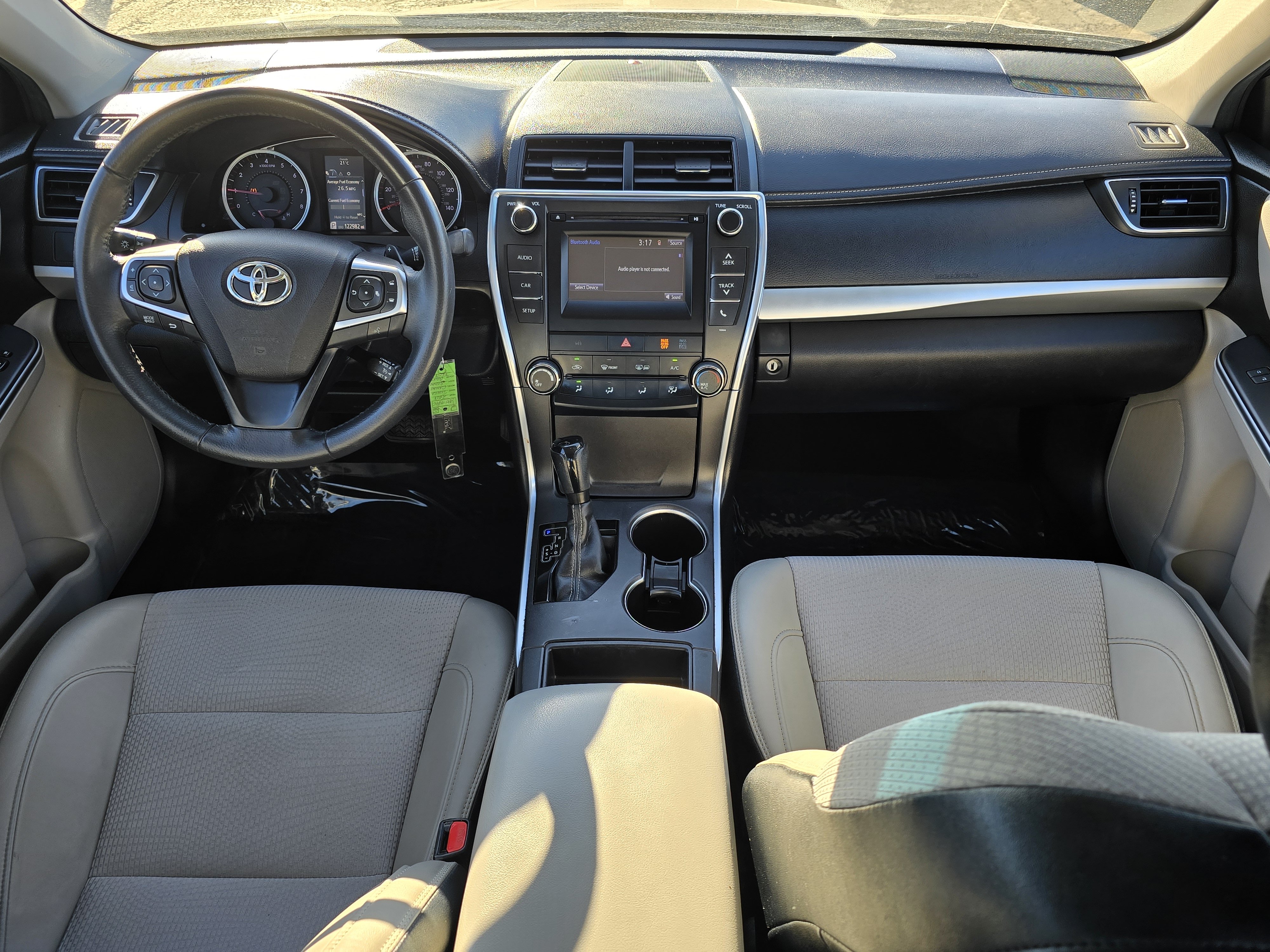 2017 Toyota Camry SE 4