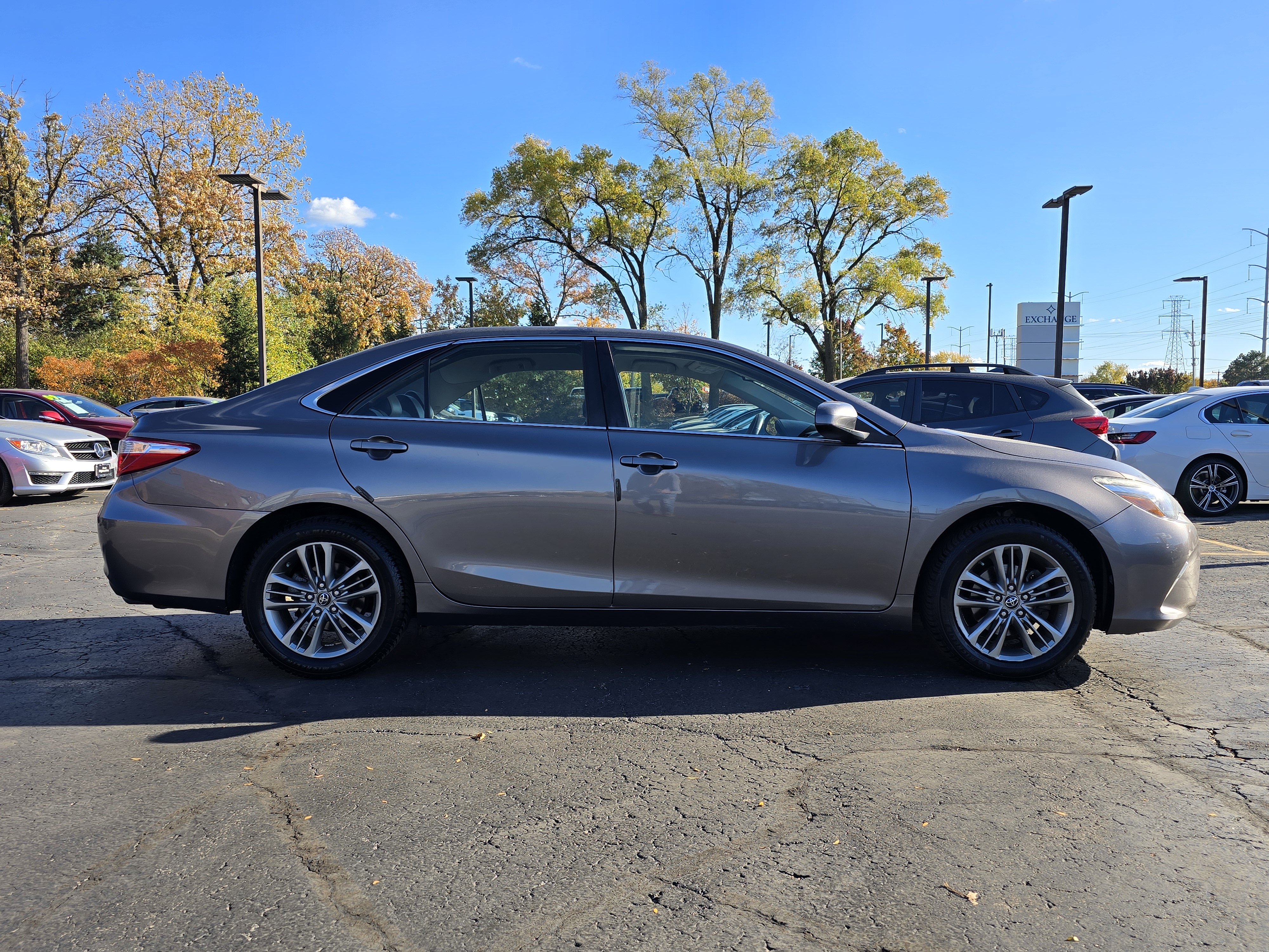 2017 Toyota Camry SE 24