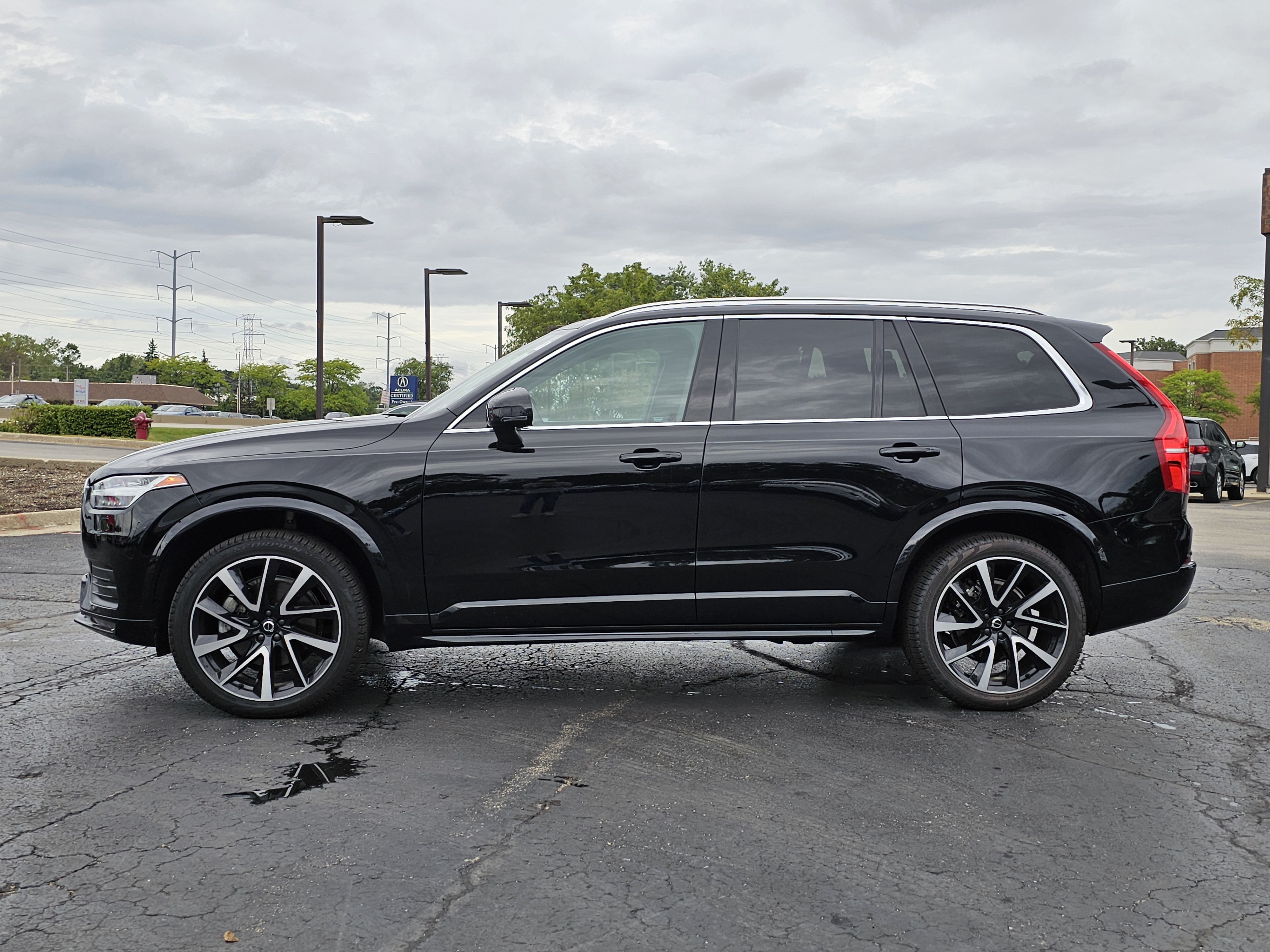 2022 Volvo XC90 T6 Momentum 2